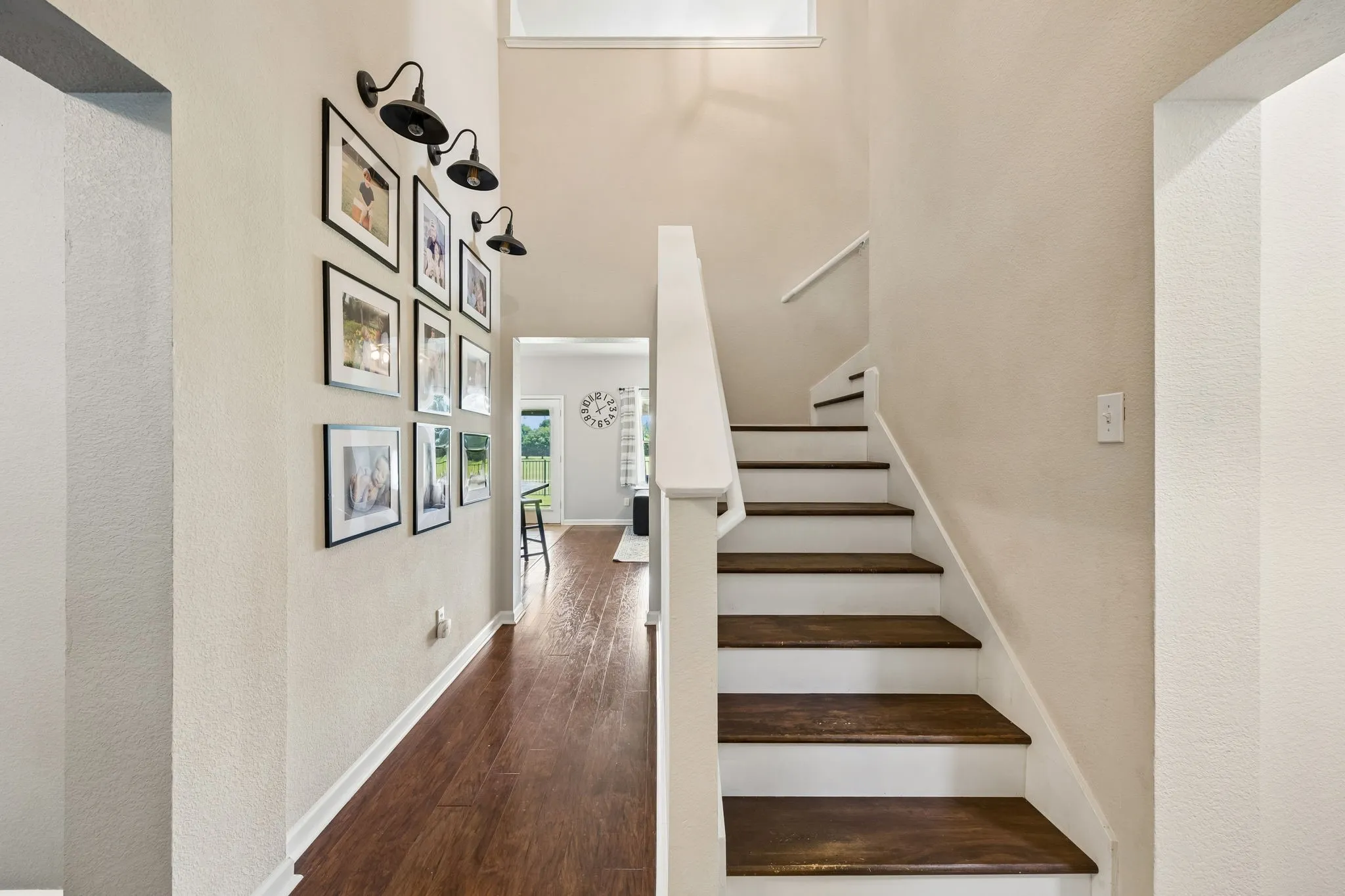 Single Family Residence For Sale in Collin County , 9705 Starfire Drive, Mc Kinney, Texas 75072, 4 Bedrooms, 3 Bathrooms, 2 Garage spaces, 2,283 Sqft, built in 2007, Price $479,000, mls#21310434, Real Estate Agent in Mc Kinney, Homes For Sale in Collin county, Homes For Sale in Mc Kinney, Realtor in Mc Kinney Texas, Real Estate Brokerage Independent Realty Texas, Luminita Cordes Realtor