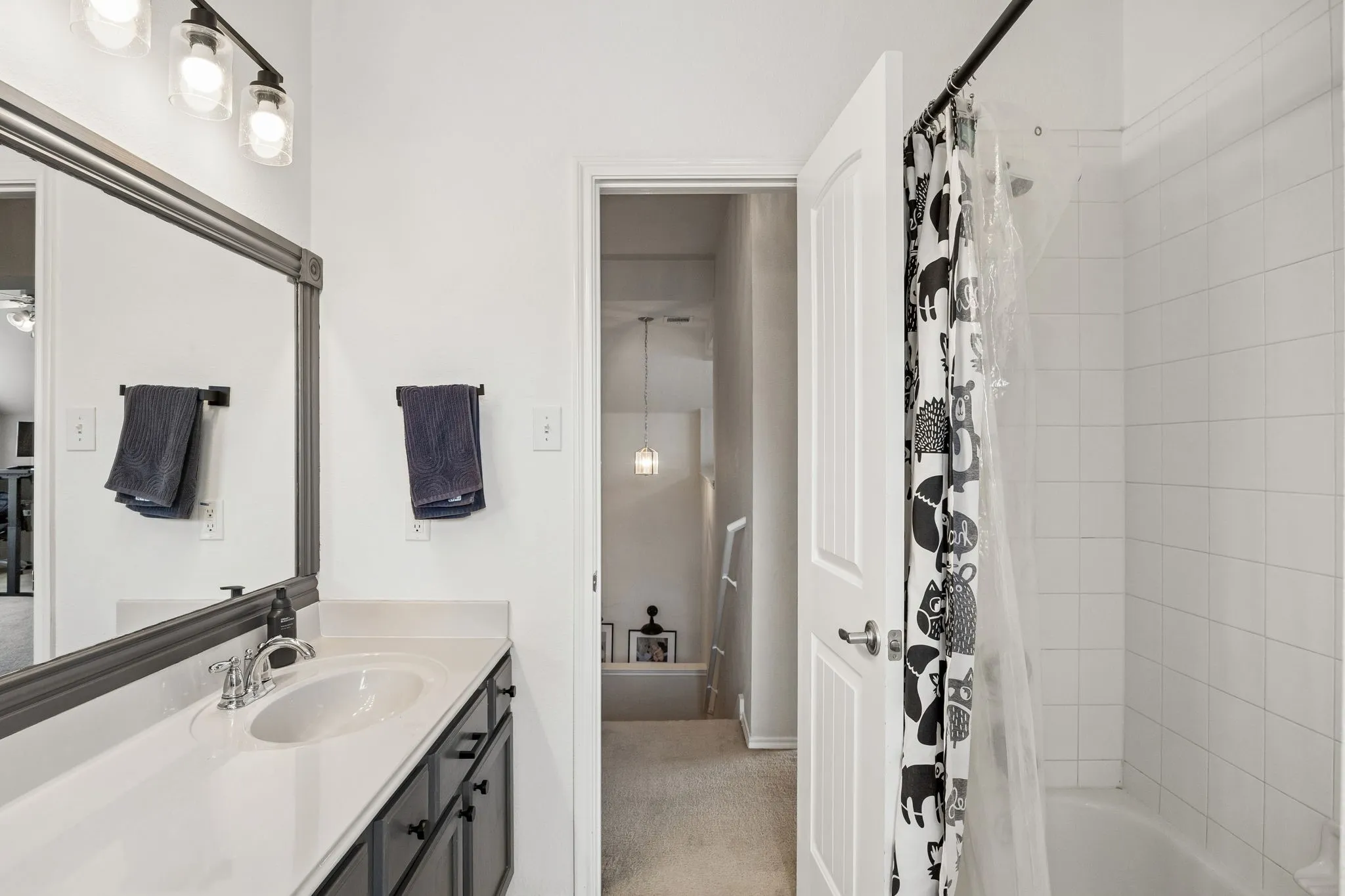 Single Family Residence For Sale in Collin County , 9705 Starfire Drive, Mc Kinney, Texas 75072, 4 Bedrooms, 3 Bathrooms, 2 Garage spaces, 2,283 Sqft, built in 2007, Price $479,000, mls#21310434, Real Estate Agent in Mc Kinney, Homes For Sale in Collin county, Homes For Sale in Mc Kinney, Realtor in Mc Kinney Texas, Real Estate Brokerage Independent Realty Texas, Luminita Cordes Realtor