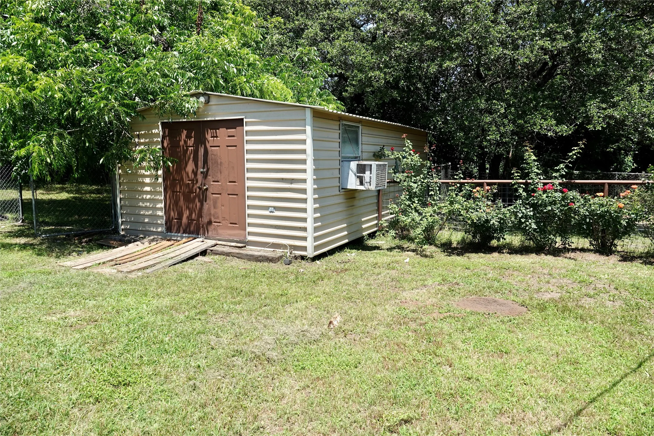 Single Family Residence For Sale in Mills County , 1402 & 1404 Allen Street, Goldthwaite, Texas 76844, 3 Bedrooms, 2 Bathrooms, Garage spaces, 1,410 Sqft, built in 1984, Price $183,900, mls#21294439, Real Estate Agent in Goldthwaite, Homes For Sale in Mills county, Homes For Sale in Goldthwaite, Realtor in Goldthwaite Texas, Real Estate Brokerage Independent Realty Texas, Luminita Cordes Realtor