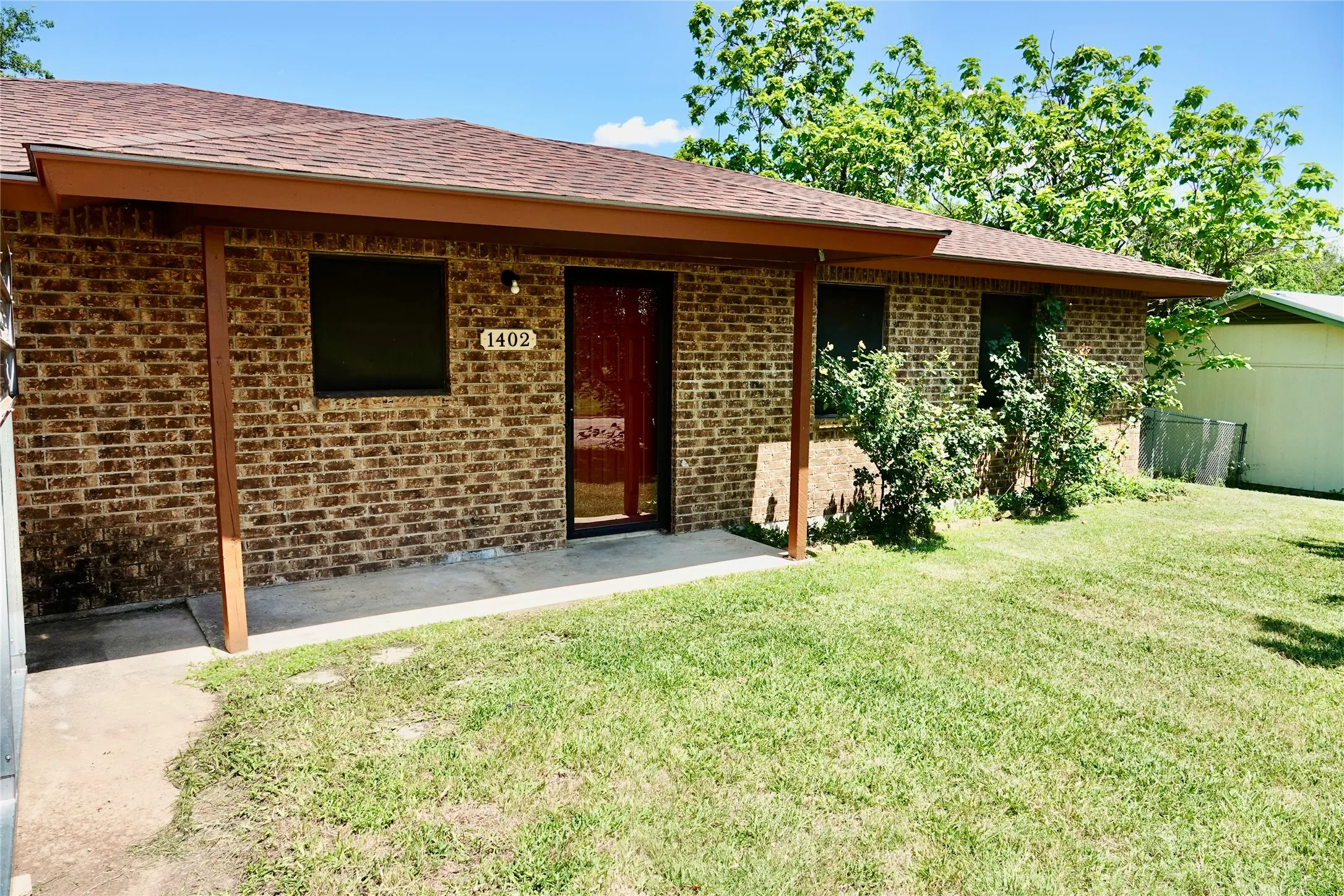 Single Family Residence For Sale in Mills County , 1402 & 1404 Allen Street, Goldthwaite, Texas 76844, 3 Bedrooms, 2 Bathrooms, Garage spaces, 1,410 Sqft, built in 1984, Price $183,900, mls#21294439, Real Estate Agent in Goldthwaite, Homes For Sale in Mills county, Homes For Sale in Goldthwaite, Realtor in Goldthwaite Texas, Real Estate Brokerage Independent Realty Texas, Luminita Cordes Realtor