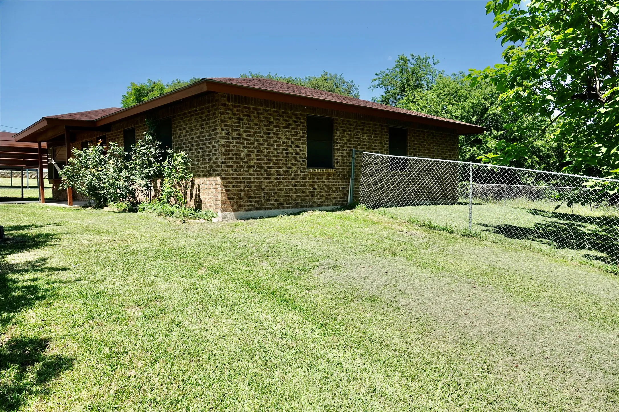 Single Family Residence For Sale in Mills County , 1402 & 1404 Allen Street, Goldthwaite, Texas 76844, 3 Bedrooms, 2 Bathrooms, Garage spaces, 1,410 Sqft, built in 1984, Price $183,900, mls#21294439, Real Estate Agent in Goldthwaite, Homes For Sale in Mills county, Homes For Sale in Goldthwaite, Realtor in Goldthwaite Texas, Real Estate Brokerage Independent Realty Texas, Luminita Cordes Realtor