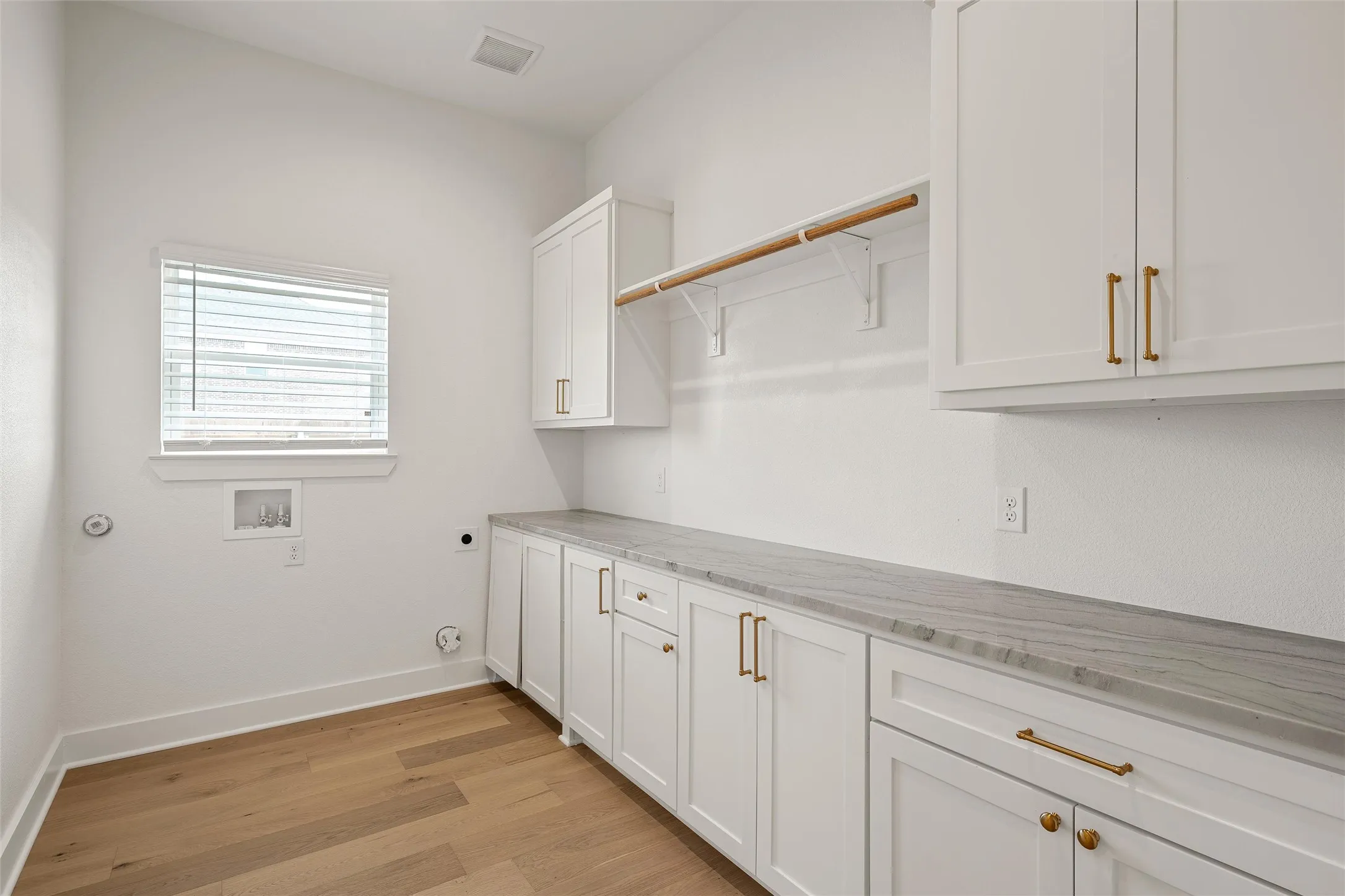 Single Family Residence For Sale in Mc Lennan County , 1317 Tahonta Drive, Hewitt, Texas 76643, 4 Bedroom, 4 Bathroom, 2 Garage spaces, 2,670 Sqft, built in 2026, mls#21311434, Real Estate Agent in Hewitt, Homes For Sale in Mc Lennan county, Homes For Sale in Hewitt, Realtor in Hewitt Texas, Real Estate Brokerage Independent Realty Texas, Luminita Cordes Realtor