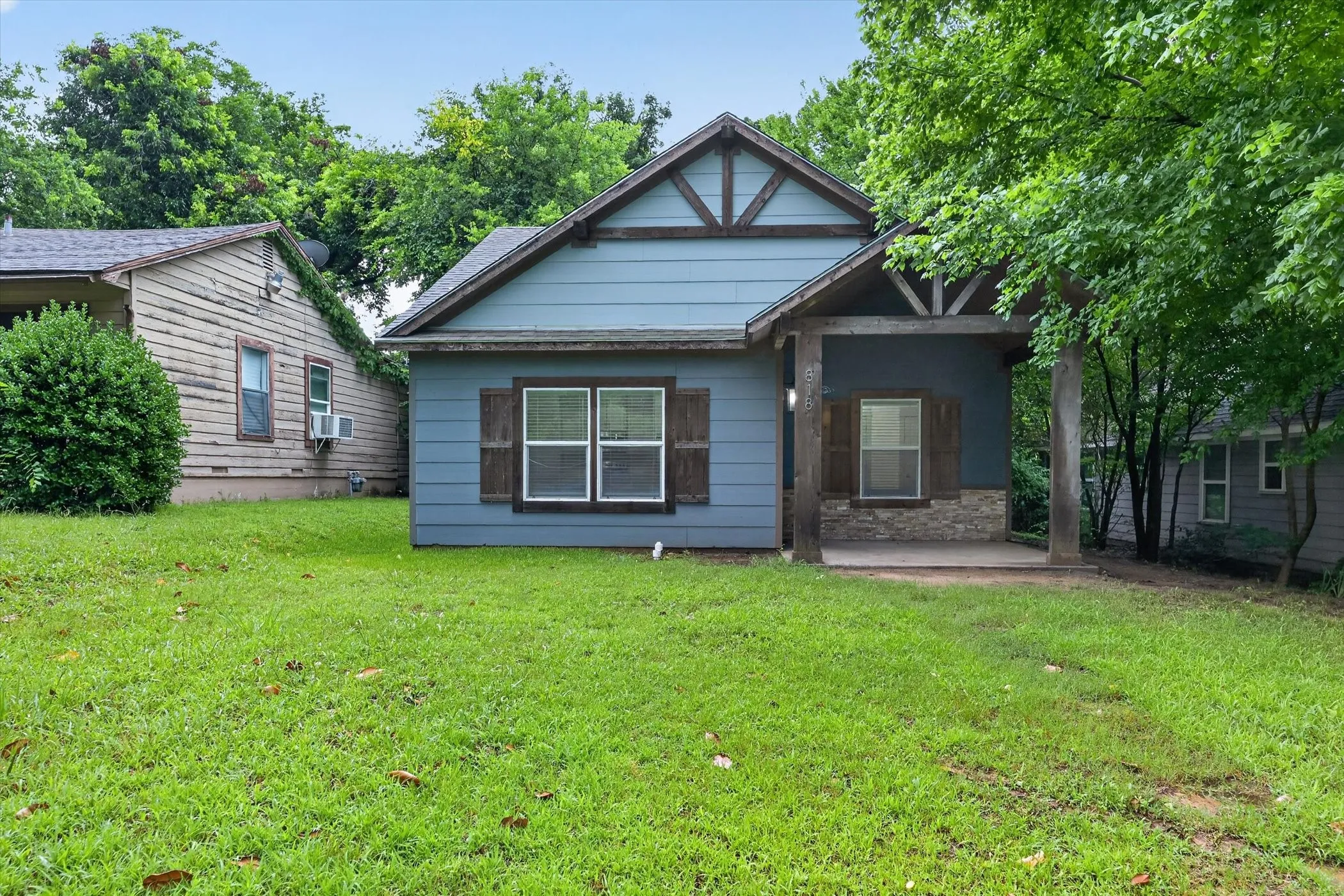 Single Family Residence For Sale in Grayson County , 818 W Elm Street, Denison, Texas 75020, 3 Bedroom, 1 Bathroom, Garage spaces, 967 Sqft, built in 2018, mls#21304899, Real Estate Agent in Denison, Homes For Sale in Grayson county, Homes For Sale in Denison, Realtor in Denison Texas, Real Estate Brokerage Independent Realty Texas, Luminita Cordes Realtor