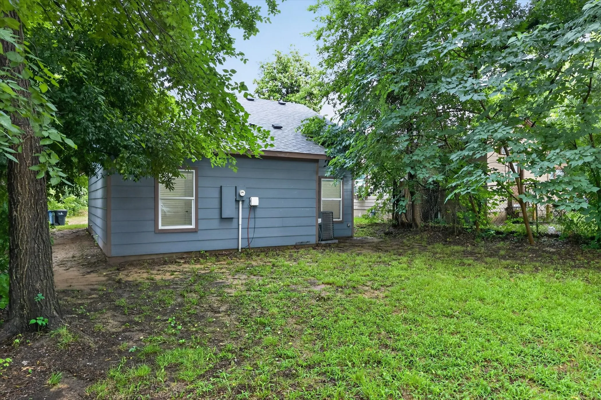 Single Family Residence For Sale in Grayson County , 818 W Elm Street, Denison, Texas 75020, 3 Bedroom, 1 Bathroom, Garage spaces, 967 Sqft, built in 2018, mls#21304899, Real Estate Agent in Denison, Homes For Sale in Grayson county, Homes For Sale in Denison, Realtor in Denison Texas, Real Estate Brokerage Independent Realty Texas, Luminita Cordes Realtor