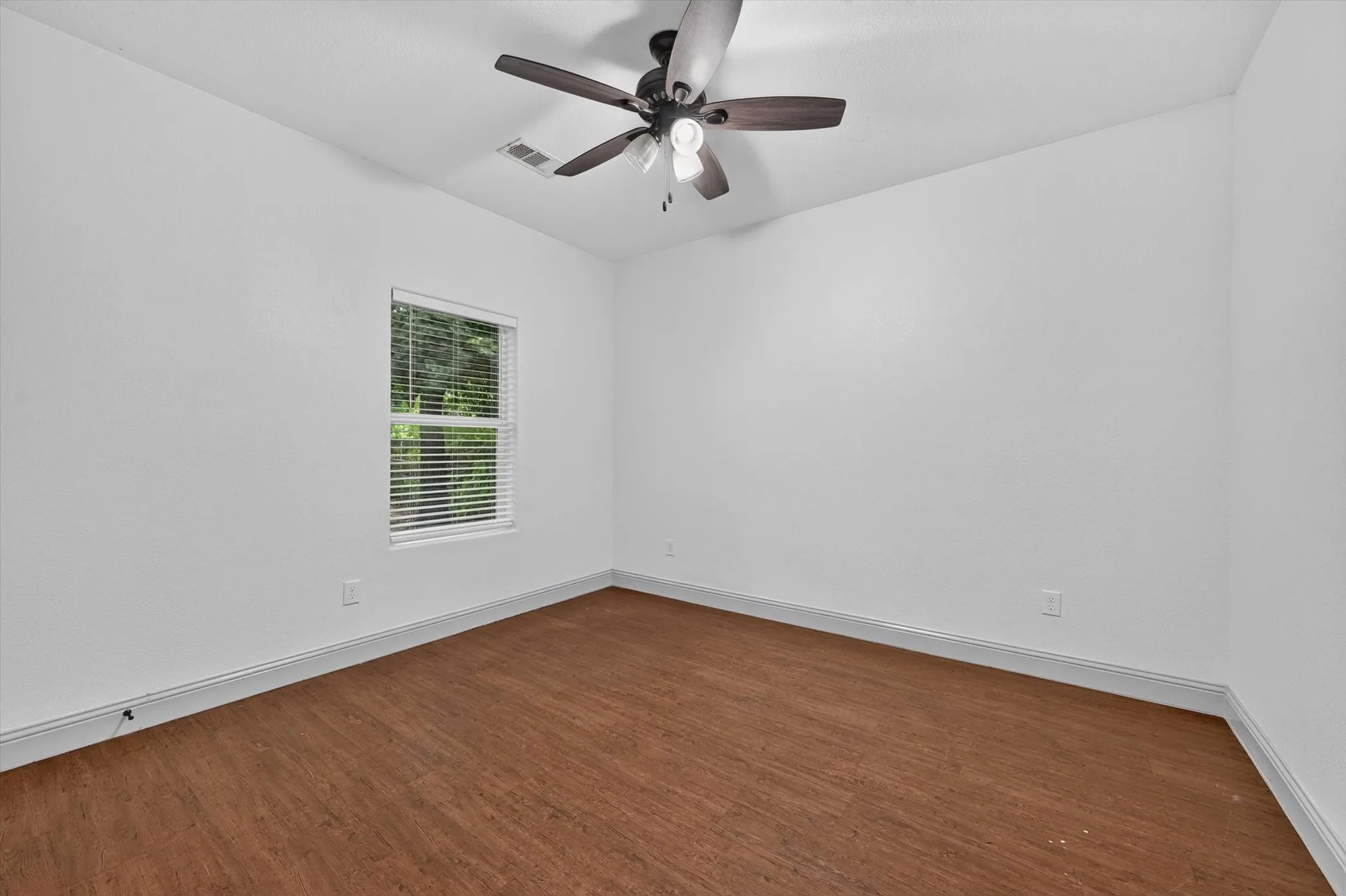 Single Family Residence For Sale in Grayson County , 818 W Elm Street, Denison, Texas 75020, 3 Bedroom, 1 Bathroom, Garage spaces, 967 Sqft, built in 2018, mls#21304899, Real Estate Agent in Denison, Homes For Sale in Grayson county, Homes For Sale in Denison, Realtor in Denison Texas, Real Estate Brokerage Independent Realty Texas, Luminita Cordes Realtor
