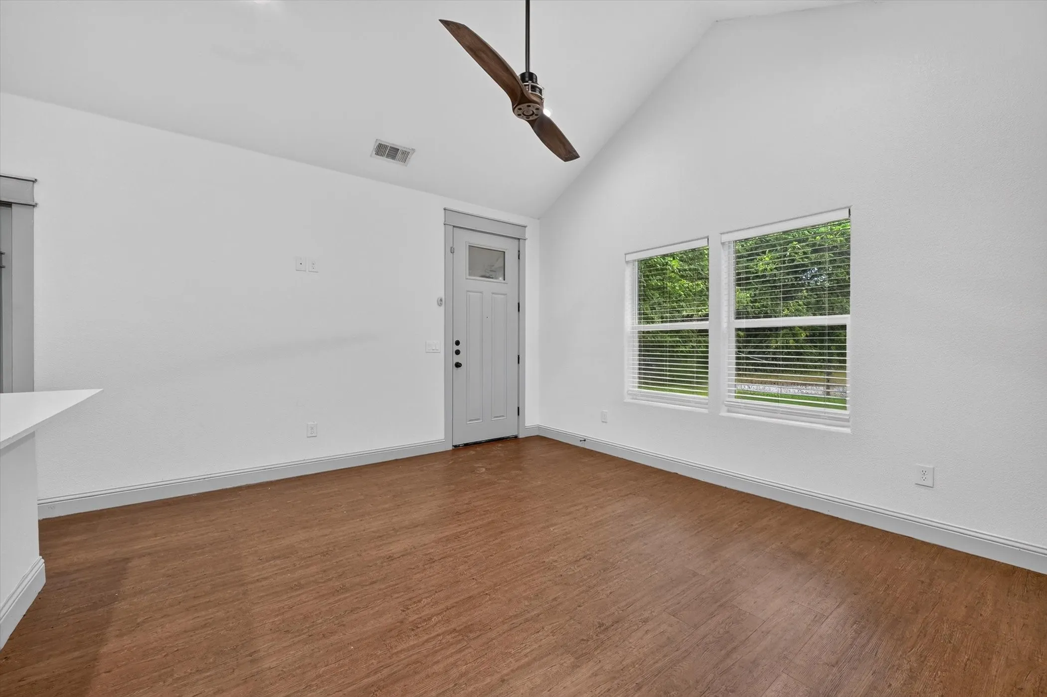 Single Family Residence For Sale in Grayson County , 818 W Elm Street, Denison, Texas 75020, 3 Bedroom, 1 Bathroom, Garage spaces, 967 Sqft, built in 2018, mls#21304899, Real Estate Agent in Denison, Homes For Sale in Grayson county, Homes For Sale in Denison, Realtor in Denison Texas, Real Estate Brokerage Independent Realty Texas, Luminita Cordes Realtor