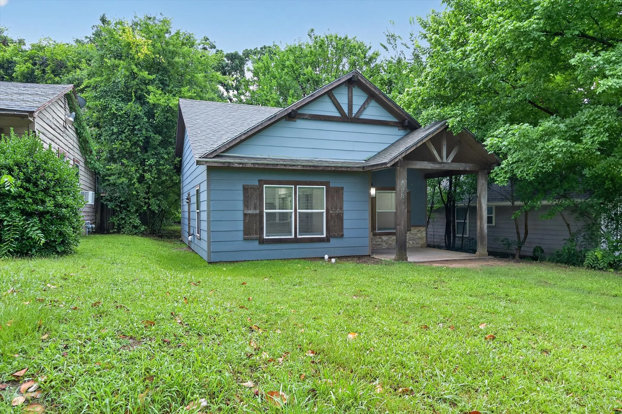 Single Family Residence For Sale in Grayson County , 818 W Elm Street, Denison, Texas 75020, 3 Bedroom, 1 Bathroom, Garage spaces, 967 Sqft, built in 2018, mls#21304899, Real Estate Agent in Denison, Homes For Sale in Grayson county, Homes For Sale in Denison, Realtor in Denison Texas, Real Estate Brokerage Independent Realty Texas, Luminita Cordes Realtor