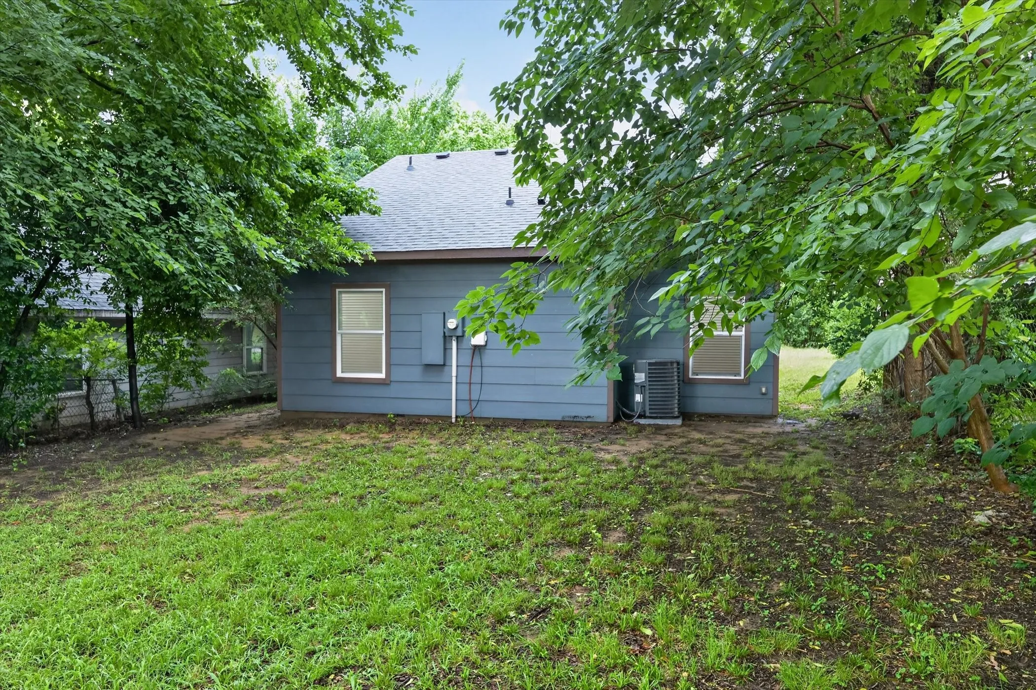 Single Family Residence For Sale in Grayson County , 818 W Elm Street, Denison, Texas 75020, 3 Bedroom, 1 Bathroom, Garage spaces, 967 Sqft, built in 2018, mls#21304899, Real Estate Agent in Denison, Homes For Sale in Grayson county, Homes For Sale in Denison, Realtor in Denison Texas, Real Estate Brokerage Independent Realty Texas, Luminita Cordes Realtor