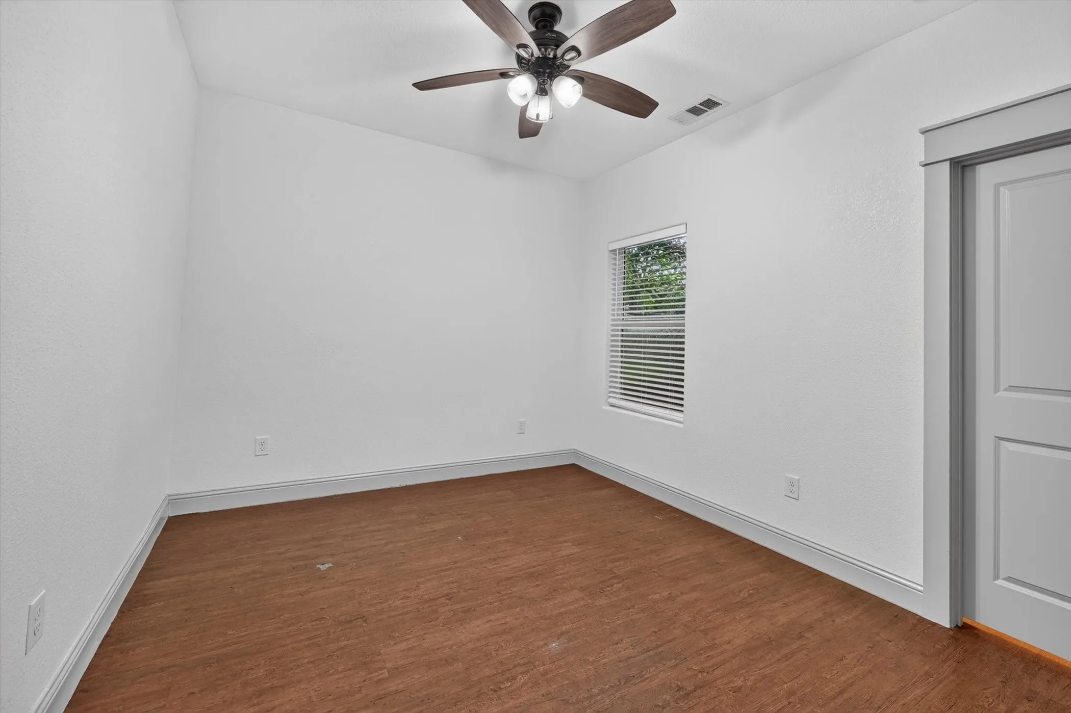 Single Family Residence For Sale in Grayson County , 818 W Elm Street, Denison, Texas 75020, 3 Bedroom, 1 Bathroom, Garage spaces, 967 Sqft, built in 2018, mls#21304899, Real Estate Agent in Denison, Homes For Sale in Grayson county, Homes For Sale in Denison, Realtor in Denison Texas, Real Estate Brokerage Independent Realty Texas, Luminita Cordes Realtor