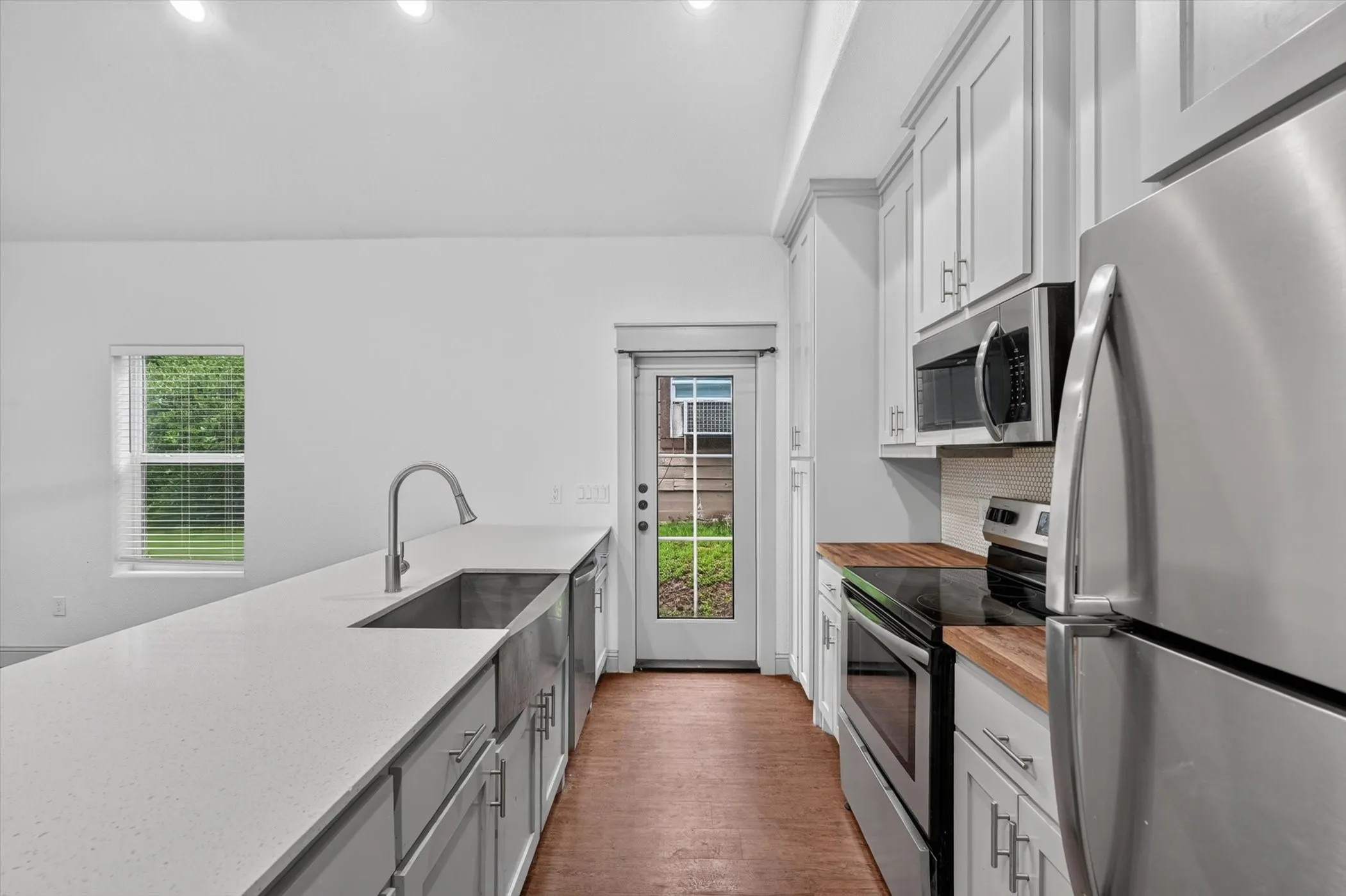 Single Family Residence For Sale in Grayson County , 818 W Elm Street, Denison, Texas 75020, 3 Bedroom, 1 Bathroom, Garage spaces, 967 Sqft, built in 2018, mls#21304899, Real Estate Agent in Denison, Homes For Sale in Grayson county, Homes For Sale in Denison, Realtor in Denison Texas, Real Estate Brokerage Independent Realty Texas, Luminita Cordes Realtor