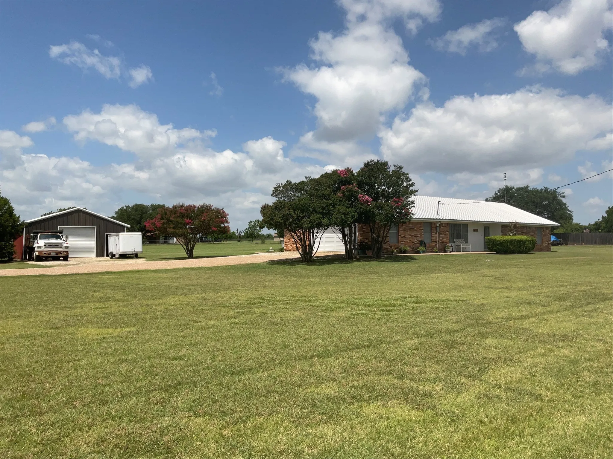 Single Family Residence For Sale in Mc Lennan County , 14261 Wortham Bend Road, China Spring, Texas 76633, 3 Bedroom, 2 Bathroom, 4 Garage spaces, 1,676 Sqft, built in 1977, mls#21300659, Real Estate Agent in China Spring, Homes For Sale in Mc Lennan county, Homes For Sale in China Spring, Realtor in China Spring Texas, Real Estate Brokerage Independent Realty Texas, Luminita Cordes Realtor
