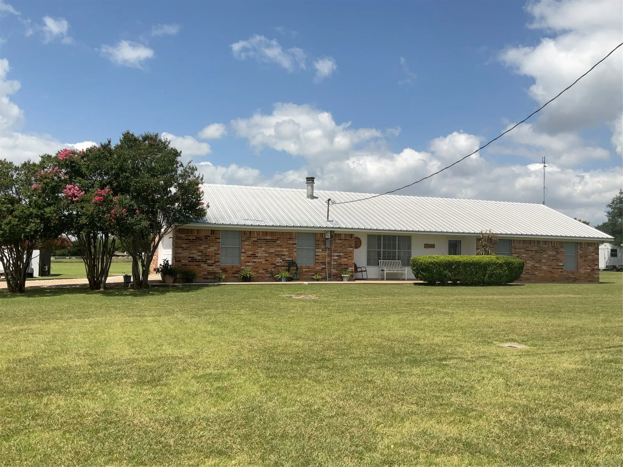 Single Family Residence For Sale in Mc Lennan County , 14261 Wortham Bend Road, China Spring, Texas 76633, 3 Bedroom, 2 Bathroom, 4 Garage spaces, 1,676 Sqft, built in 1977, mls#21300659, Real Estate Agent in China Spring, Homes For Sale in Mc Lennan county, Homes For Sale in China Spring, Realtor in China Spring Texas, Real Estate Brokerage Independent Realty Texas, Luminita Cordes Realtor