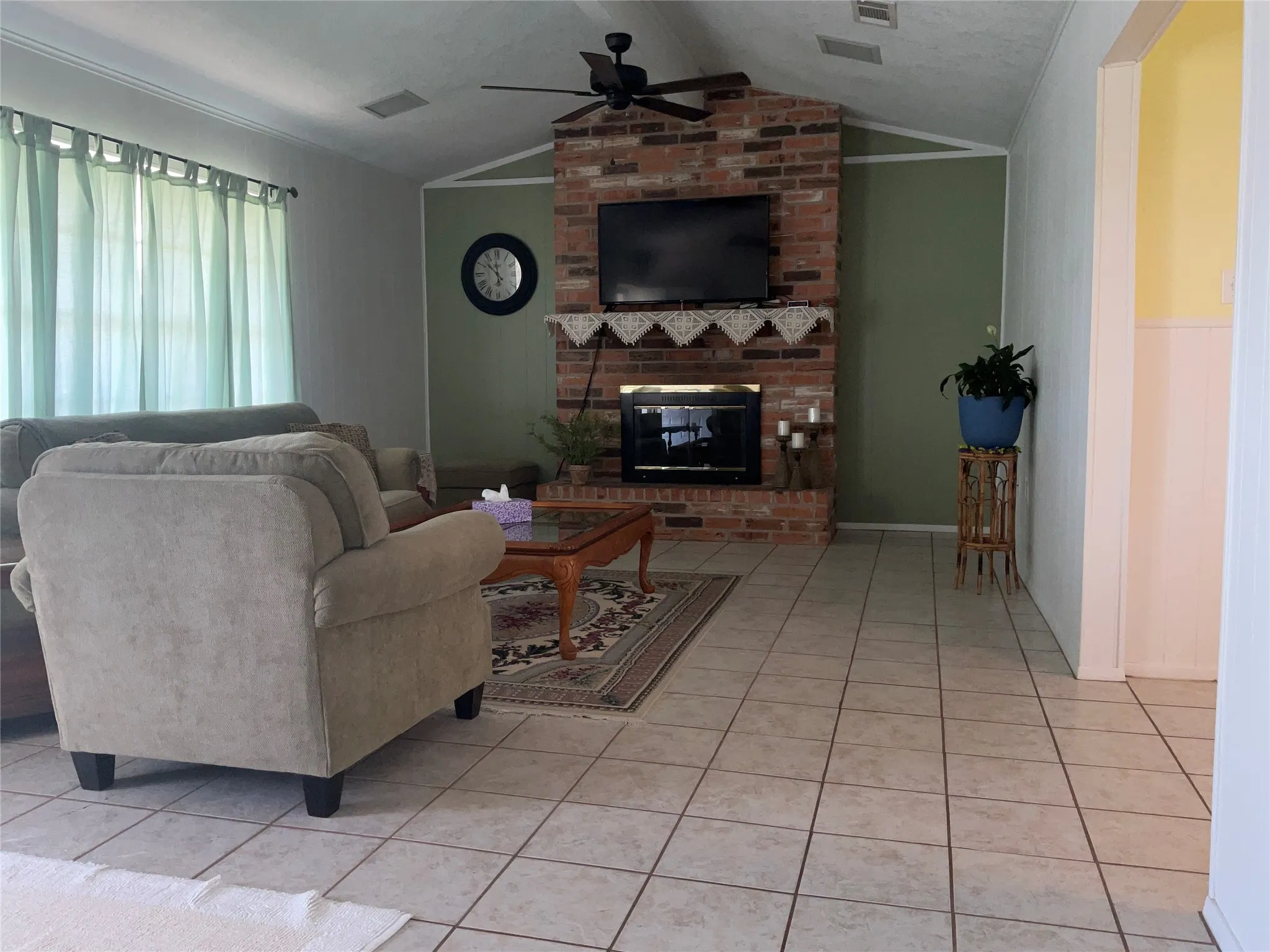 Single Family Residence For Sale in Mc Lennan County , 14261 Wortham Bend Road, China Spring, Texas 76633, 3 Bedroom, 2 Bathroom, 4 Garage spaces, 1,676 Sqft, built in 1977, mls#21300659, Real Estate Agent in China Spring, Homes For Sale in Mc Lennan county, Homes For Sale in China Spring, Realtor in China Spring Texas, Real Estate Brokerage Independent Realty Texas, Luminita Cordes Realtor