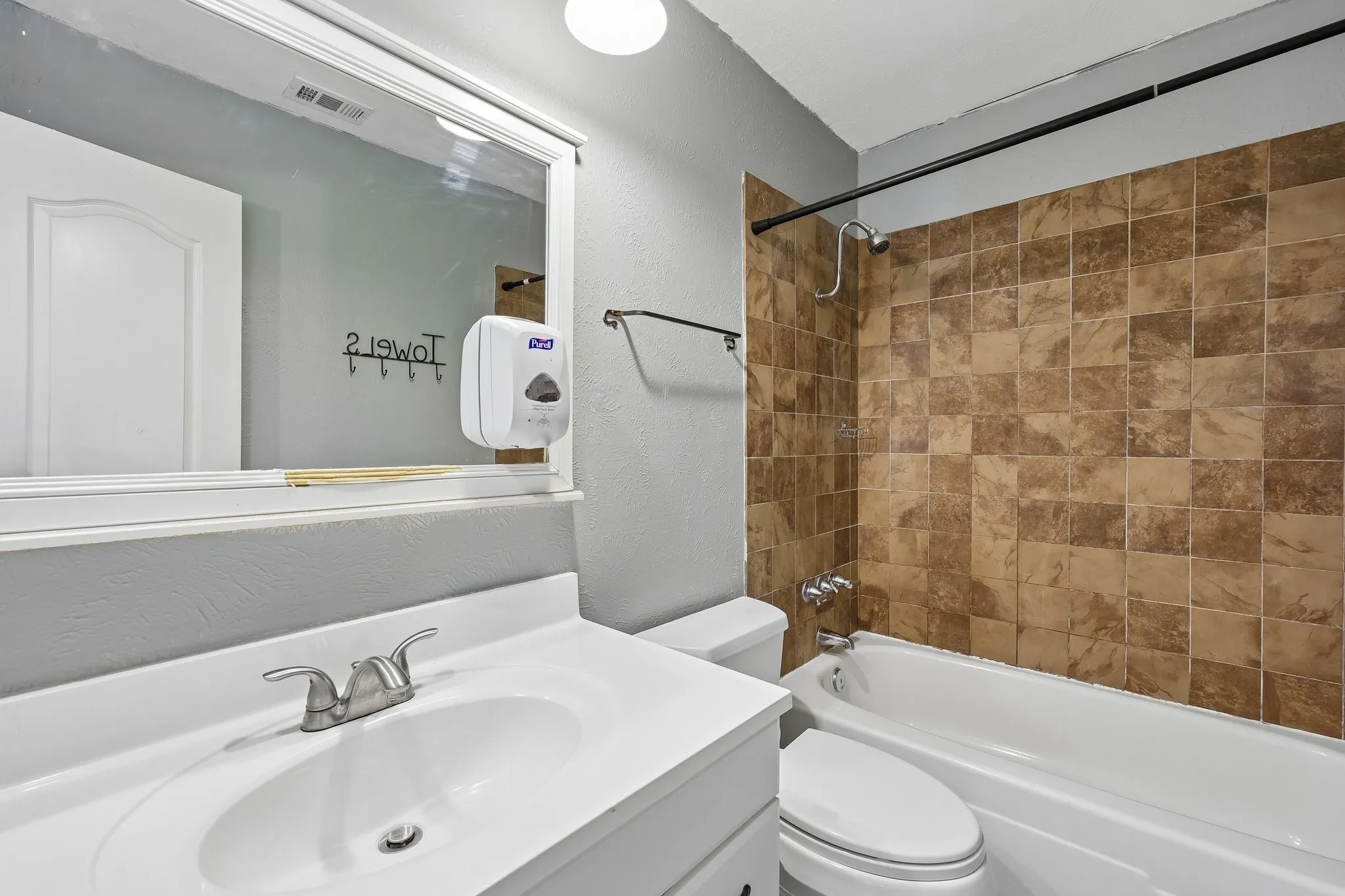 Single Family Residence For Sale in Denton County , 2033 Rose Hill Road, Carrollton, Texas 75007, 4 Bedroom, 2 Bathroom, Garage spaces, 1,592 Sqft, built in 1974, mls#21291919, Real Estate Agent in Carrollton, Homes For Sale in Denton county, Homes For Sale in Carrollton, Realtor in Carrollton Texas, Real Estate Brokerage Independent Realty Texas, Luminita Cordes Realtor