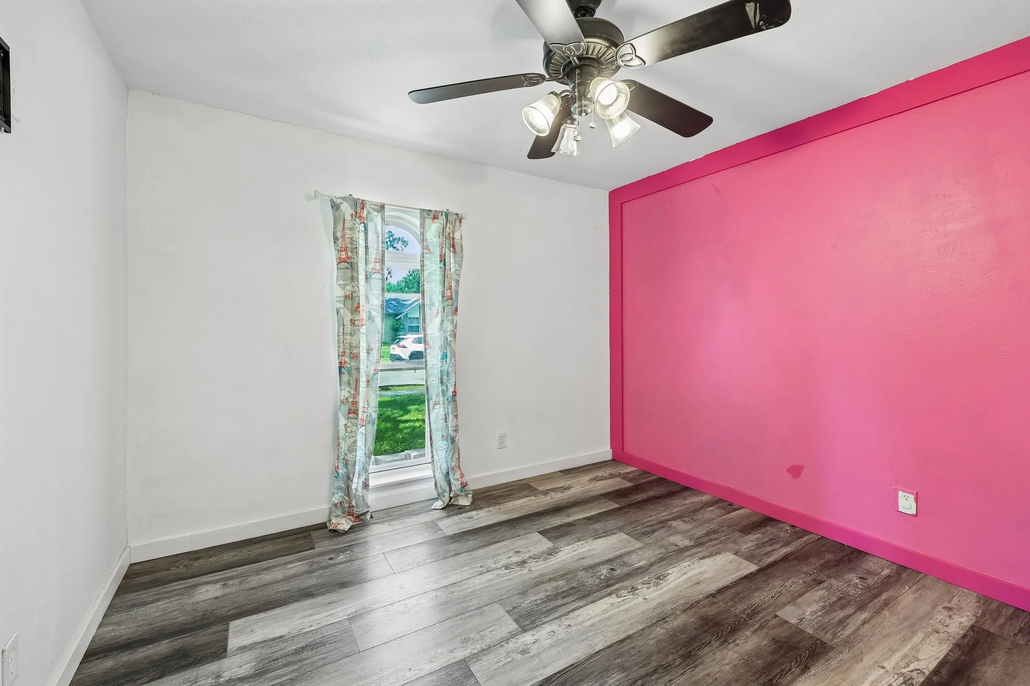 Single Family Residence For Sale in Denton County , 2033 Rose Hill Road, Carrollton, Texas 75007, 4 Bedroom, 2 Bathroom, Garage spaces, 1,592 Sqft, built in 1974, mls#21291919, Real Estate Agent in Carrollton, Homes For Sale in Denton county, Homes For Sale in Carrollton, Realtor in Carrollton Texas, Real Estate Brokerage Independent Realty Texas, Luminita Cordes Realtor