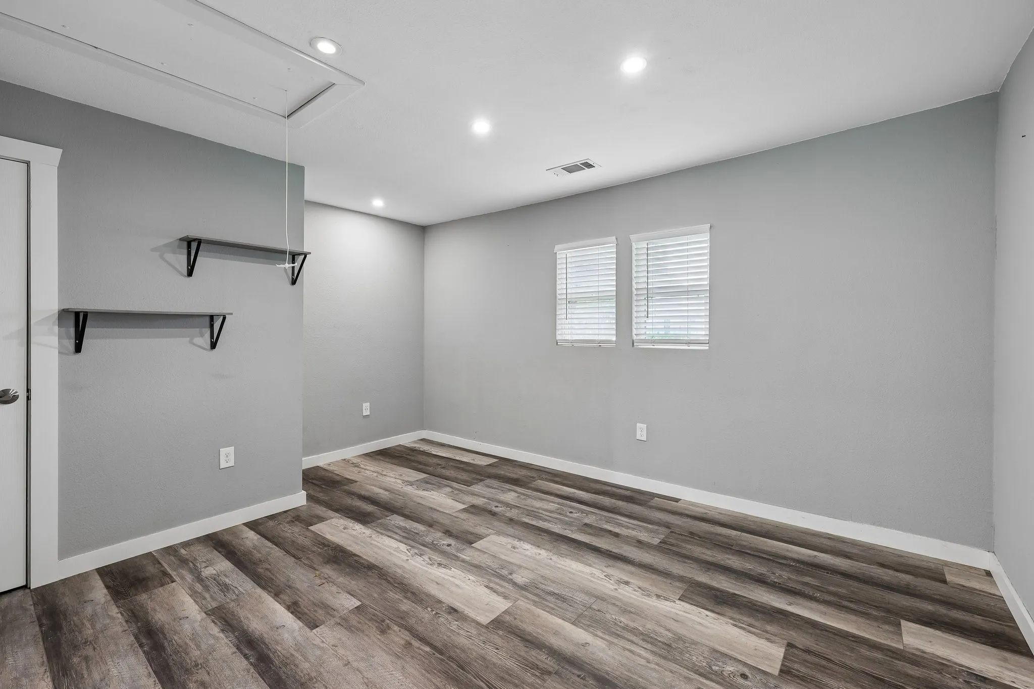 Single Family Residence For Sale in Denton County , 2033 Rose Hill Road, Carrollton, Texas 75007, 4 Bedroom, 2 Bathroom, Garage spaces, 1,592 Sqft, built in 1974, mls#21291919, Real Estate Agent in Carrollton, Homes For Sale in Denton county, Homes For Sale in Carrollton, Realtor in Carrollton Texas, Real Estate Brokerage Independent Realty Texas, Luminita Cordes Realtor