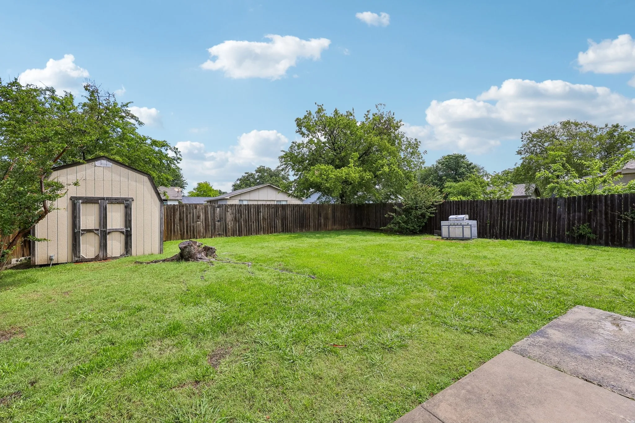 Single Family Residence For Sale in Denton County , 2033 Rose Hill Road, Carrollton, Texas 75007, 4 Bedroom, 2 Bathroom, Garage spaces, 1,592 Sqft, built in 1974, mls#21291919, Real Estate Agent in Carrollton, Homes For Sale in Denton county, Homes For Sale in Carrollton, Realtor in Carrollton Texas, Real Estate Brokerage Independent Realty Texas, Luminita Cordes Realtor