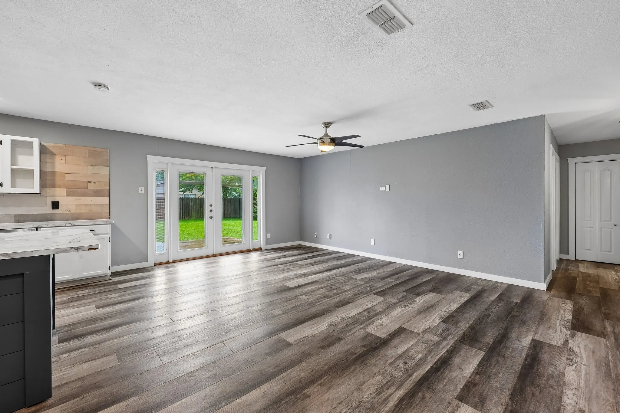 Single Family Residence For Sale in Denton County , 2033 Rose Hill Road, Carrollton, Texas 75007, 4 Bedroom, 2 Bathroom, Garage spaces, 1,592 Sqft, built in 1974, mls#21291919, Real Estate Agent in Carrollton, Homes For Sale in Denton county, Homes For Sale in Carrollton, Realtor in Carrollton Texas, Real Estate Brokerage Independent Realty Texas, Luminita Cordes Realtor