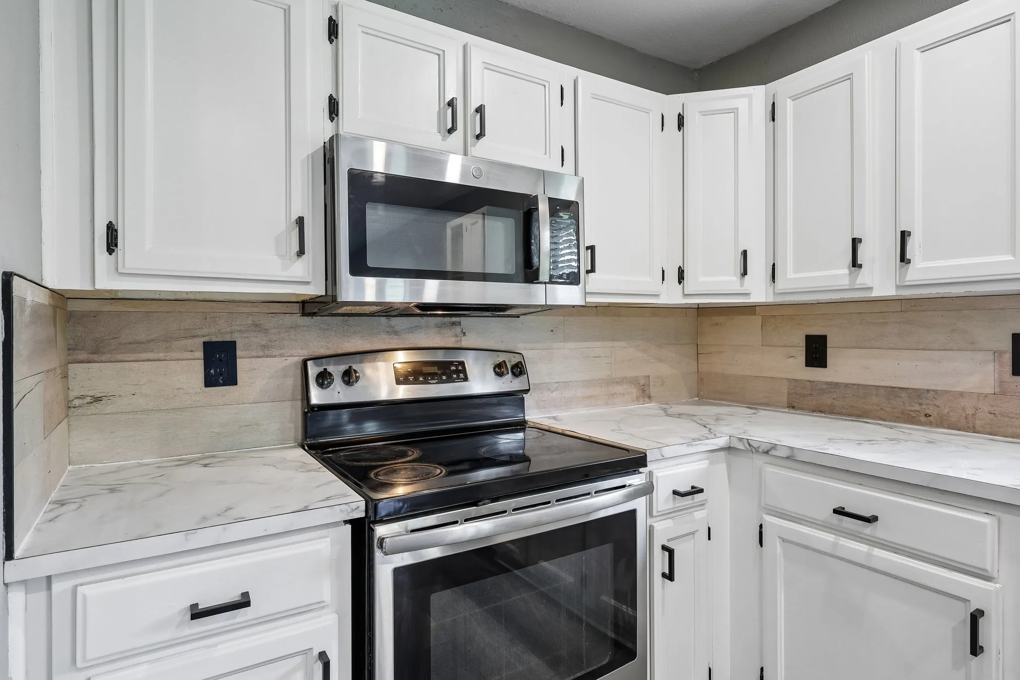 Single Family Residence For Sale in Denton County , 2033 Rose Hill Road, Carrollton, Texas 75007, 4 Bedroom, 2 Bathroom, Garage spaces, 1,592 Sqft, built in 1974, mls#21291919, Real Estate Agent in Carrollton, Homes For Sale in Denton county, Homes For Sale in Carrollton, Realtor in Carrollton Texas, Real Estate Brokerage Independent Realty Texas, Luminita Cordes Realtor