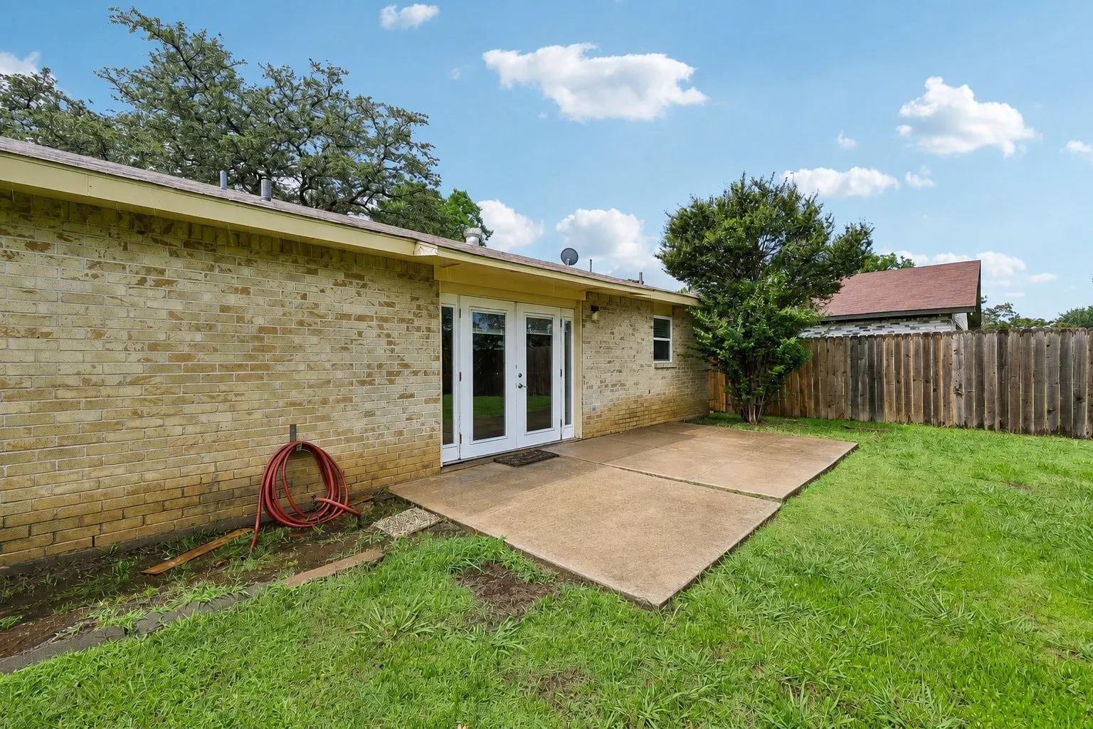 Single Family Residence For Sale in Denton County , 2033 Rose Hill Road, Carrollton, Texas 75007, 4 Bedroom, 2 Bathroom, Garage spaces, 1,592 Sqft, built in 1974, mls#21291919, Real Estate Agent in Carrollton, Homes For Sale in Denton county, Homes For Sale in Carrollton, Realtor in Carrollton Texas, Real Estate Brokerage Independent Realty Texas, Luminita Cordes Realtor