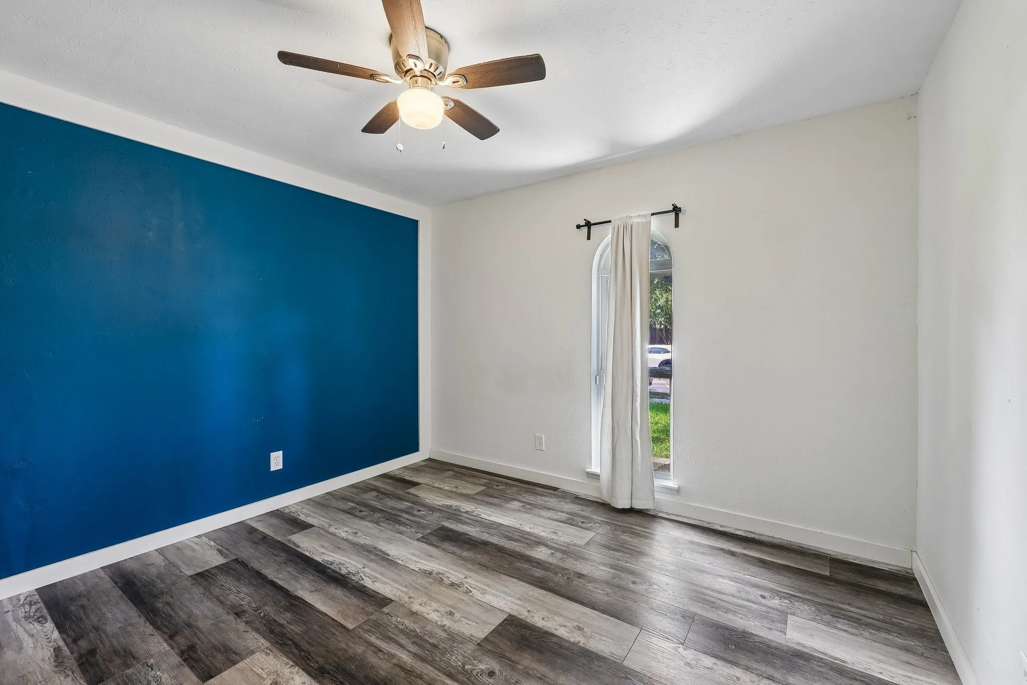 Single Family Residence For Sale in Denton County , 2033 Rose Hill Road, Carrollton, Texas 75007, 4 Bedroom, 2 Bathroom, Garage spaces, 1,592 Sqft, built in 1974, mls#21291919, Real Estate Agent in Carrollton, Homes For Sale in Denton county, Homes For Sale in Carrollton, Realtor in Carrollton Texas, Real Estate Brokerage Independent Realty Texas, Luminita Cordes Realtor