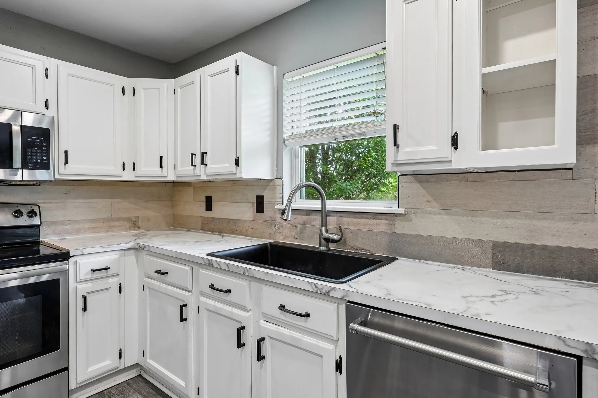 Single Family Residence For Sale in Denton County , 2033 Rose Hill Road, Carrollton, Texas 75007, 4 Bedroom, 2 Bathroom, Garage spaces, 1,592 Sqft, built in 1974, mls#21291919, Real Estate Agent in Carrollton, Homes For Sale in Denton county, Homes For Sale in Carrollton, Realtor in Carrollton Texas, Real Estate Brokerage Independent Realty Texas, Luminita Cordes Realtor