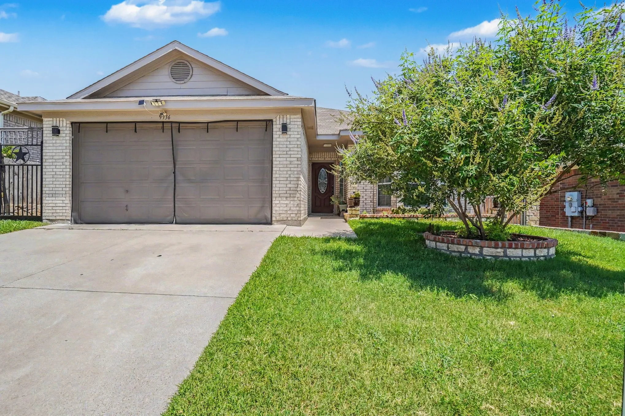 Single Family Residence For Sale in Tarrant County , 9936 Blue Bell Drive, Fort Worth, Texas 76108, 3 Bedroom, 2 Bathroom, 2 Garage spaces, 1,469 Sqft, built in 2004, mls#21311523, Real Estate Agent in Fort Worth, Homes For Sale in Tarrant county, Homes For Sale in Fort Worth, Realtor in Fort Worth Texas, Real Estate Brokerage Independent Realty Texas, Luminita Cordes Realtor