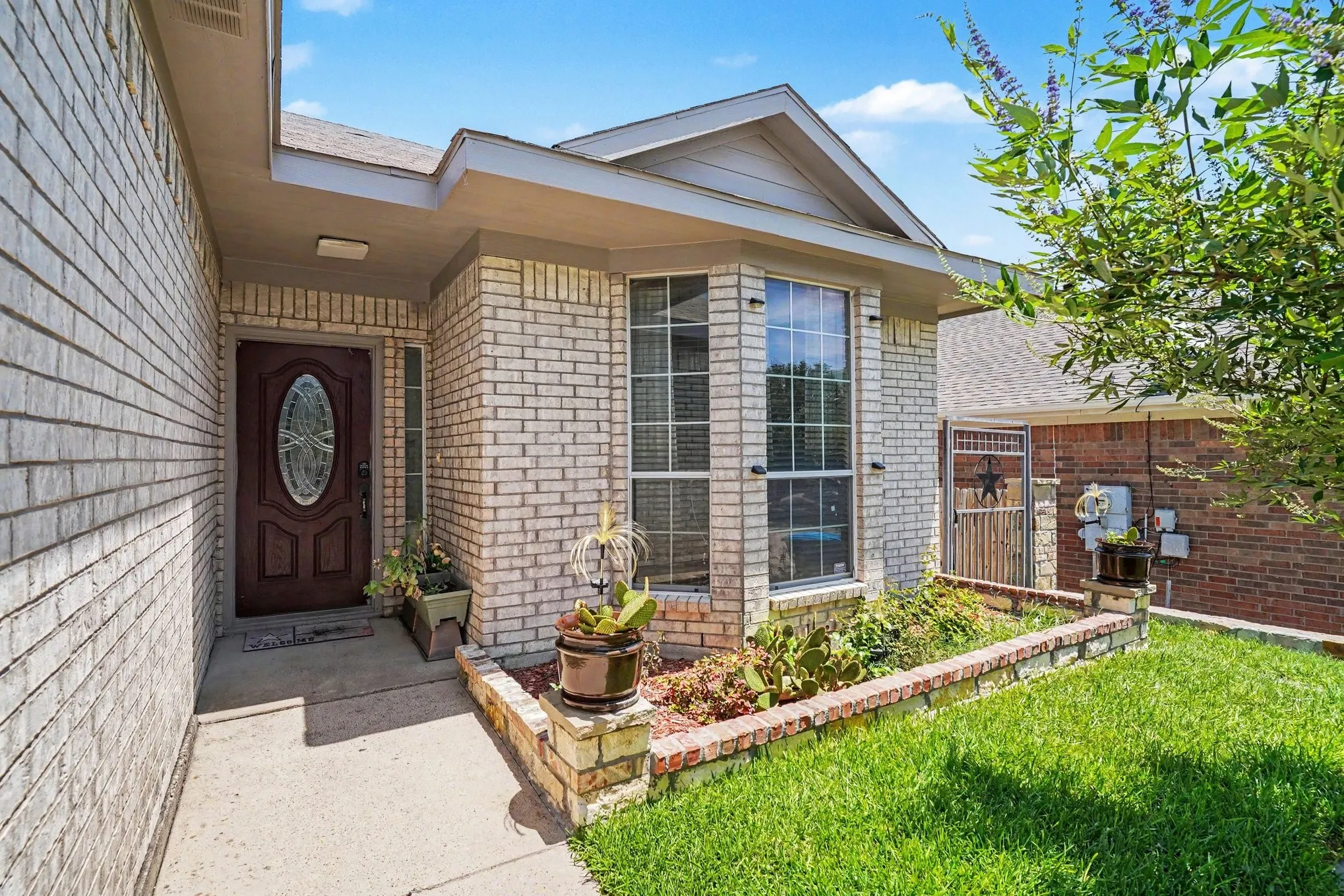 Single Family Residence For Sale in Tarrant County , 9936 Blue Bell Drive, Fort Worth, Texas 76108, 3 Bedroom, 2 Bathroom, 2 Garage spaces, 1,469 Sqft, built in 2004, mls#21311523, Real Estate Agent in Fort Worth, Homes For Sale in Tarrant county, Homes For Sale in Fort Worth, Realtor in Fort Worth Texas, Real Estate Brokerage Independent Realty Texas, Luminita Cordes Realtor