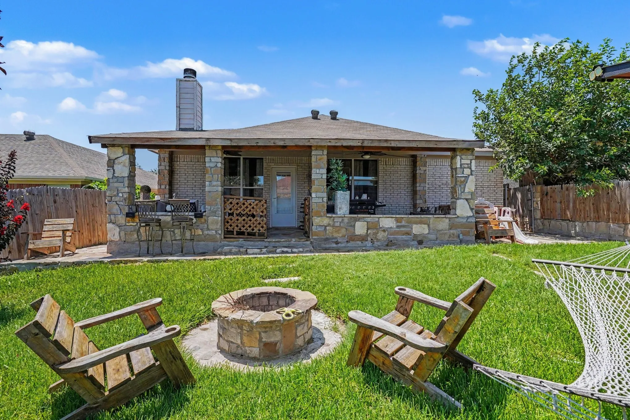 Single Family Residence For Sale in Tarrant County , 9936 Blue Bell Drive, Fort Worth, Texas 76108, 3 Bedroom, 2 Bathroom, 2 Garage spaces, 1,469 Sqft, built in 2004, mls#21311523, Real Estate Agent in Fort Worth, Homes For Sale in Tarrant county, Homes For Sale in Fort Worth, Realtor in Fort Worth Texas, Real Estate Brokerage Independent Realty Texas, Luminita Cordes Realtor