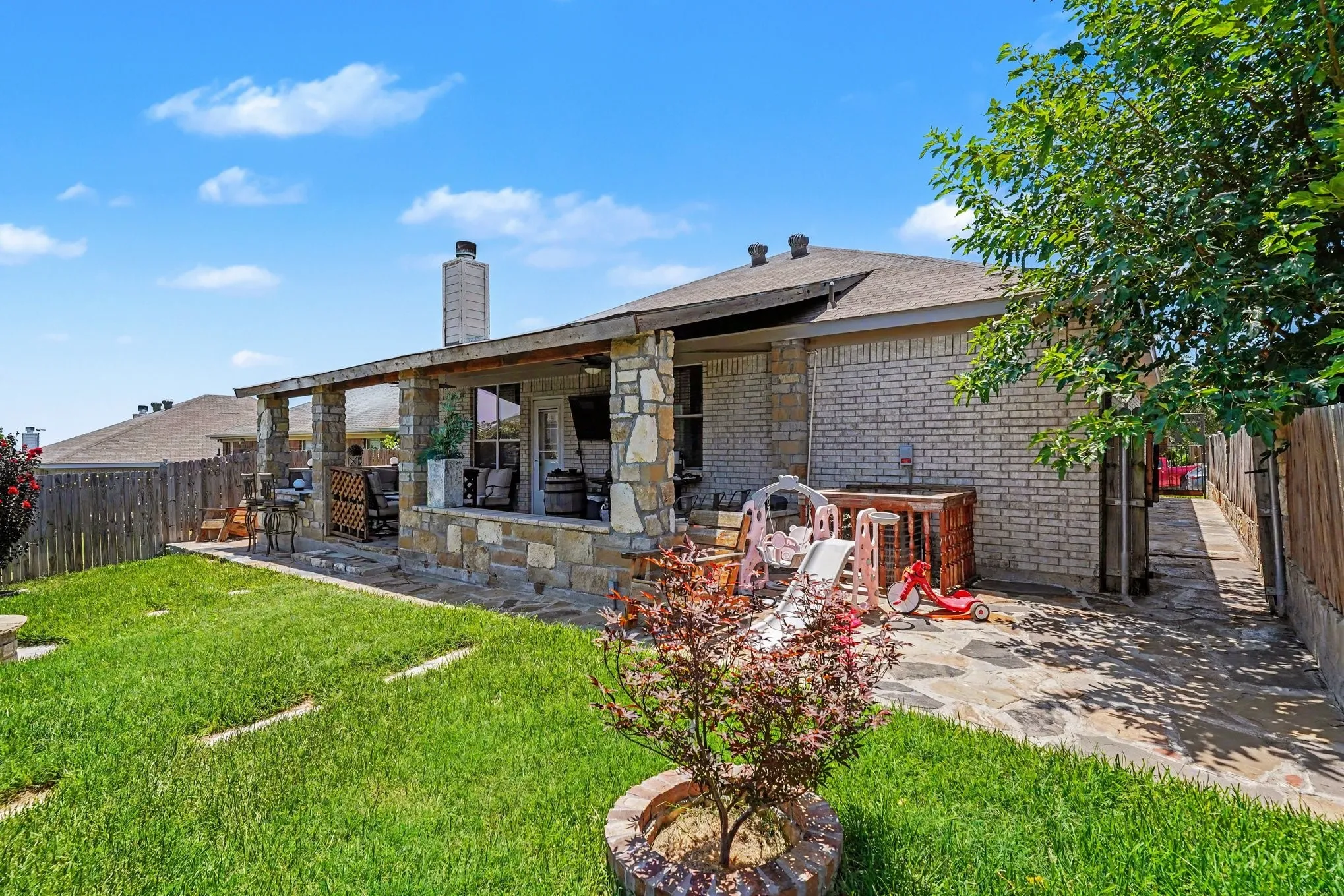Single Family Residence For Sale in Tarrant County , 9936 Blue Bell Drive, Fort Worth, Texas 76108, 3 Bedroom, 2 Bathroom, 2 Garage spaces, 1,469 Sqft, built in 2004, mls#21311523, Real Estate Agent in Fort Worth, Homes For Sale in Tarrant county, Homes For Sale in Fort Worth, Realtor in Fort Worth Texas, Real Estate Brokerage Independent Realty Texas, Luminita Cordes Realtor