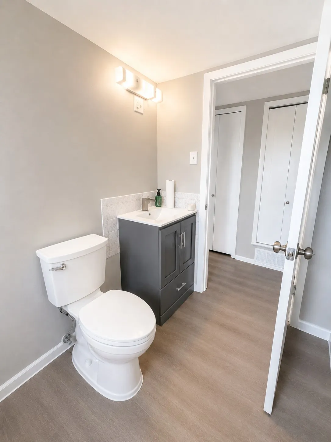 Downstairs w/tub