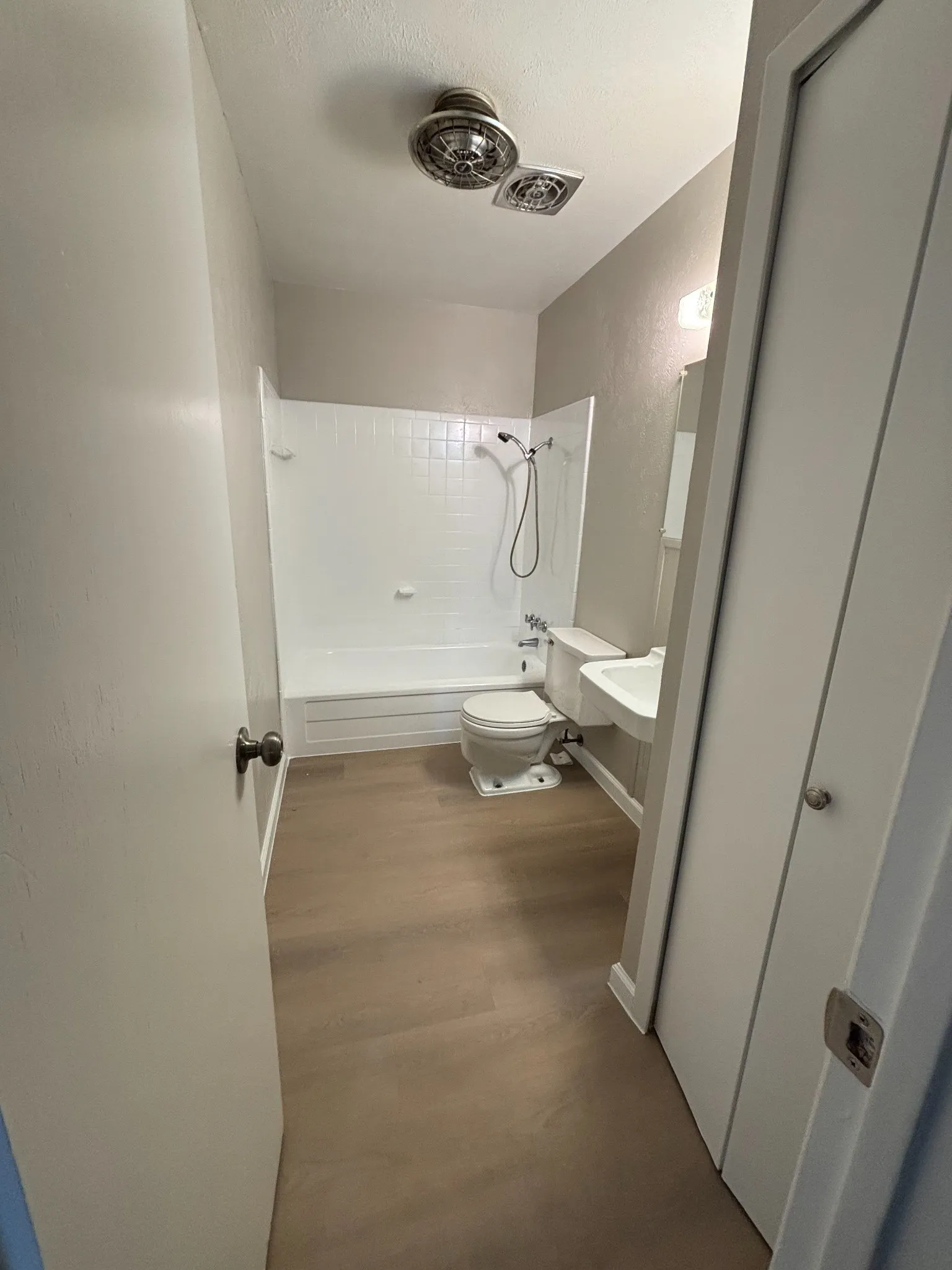 Bathroom upstairs with tub/shower
