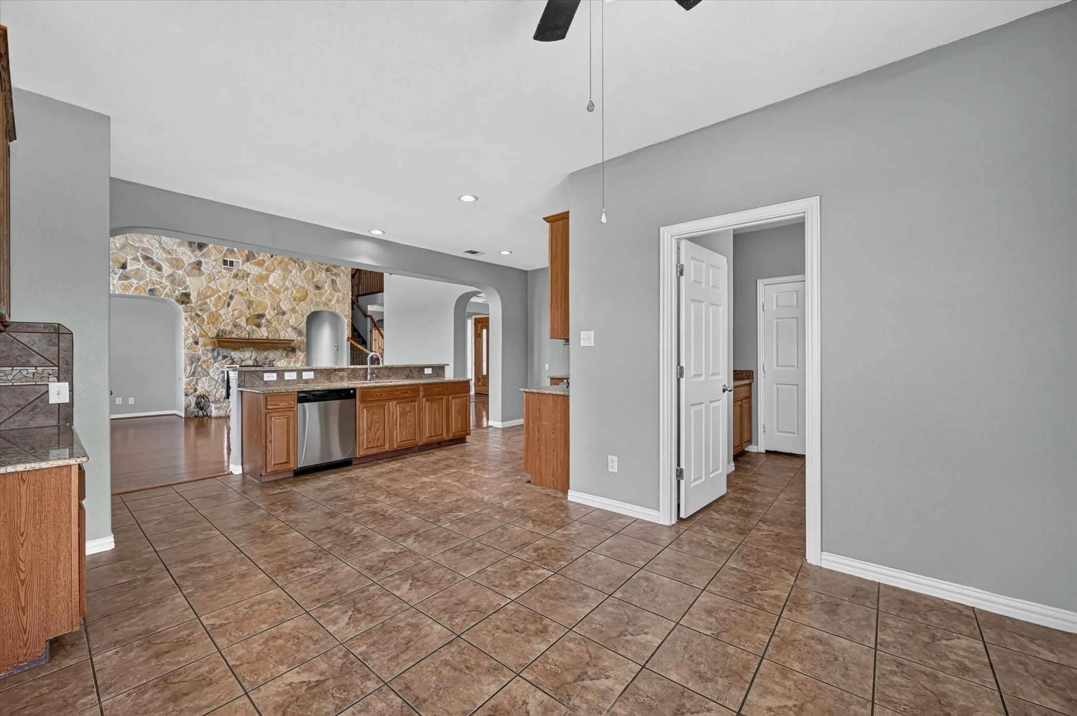Single Family Residence For Sale in Tarrant County , 10341 Brunston Road, Fort Worth, Texas 76244, 6 Bedroom, 5 Bathroom, 3 Garage spaces, 4,266 Sqft, built in 2007, mls#21311552, Real Estate Agent in Fort Worth, Homes For Sale in Tarrant county, Homes For Sale in Fort Worth, Realtor in Fort Worth Texas, Real Estate Brokerage Independent Realty Texas, Luminita Cordes Realtor