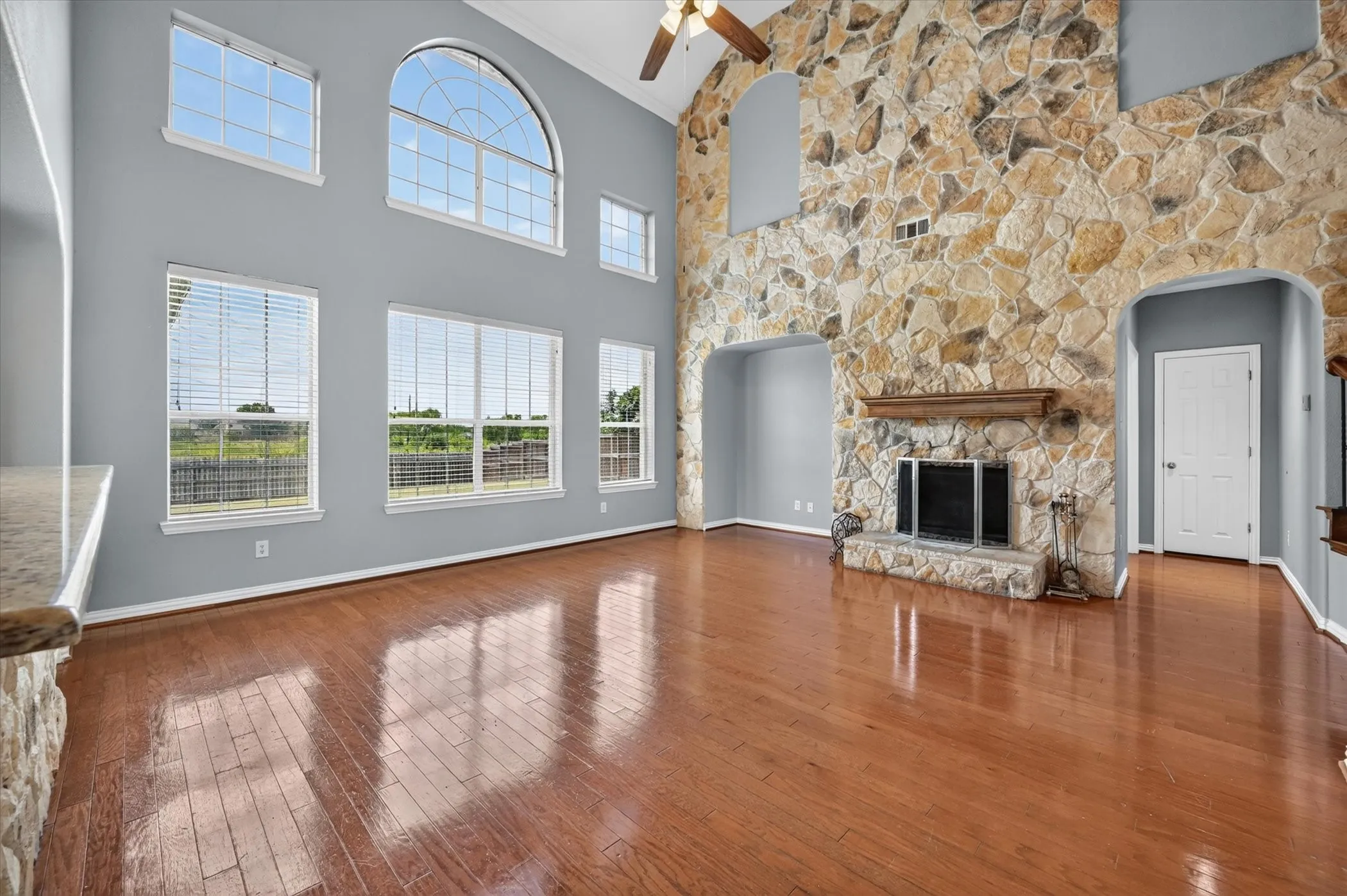 Single Family Residence For Sale in Tarrant County , 10341 Brunston Road, Fort Worth, Texas 76244, 6 Bedroom, 5 Bathroom, 3 Garage spaces, 4,266 Sqft, built in 2007, mls#21311552, Real Estate Agent in Fort Worth, Homes For Sale in Tarrant county, Homes For Sale in Fort Worth, Realtor in Fort Worth Texas, Real Estate Brokerage Independent Realty Texas, Luminita Cordes Realtor