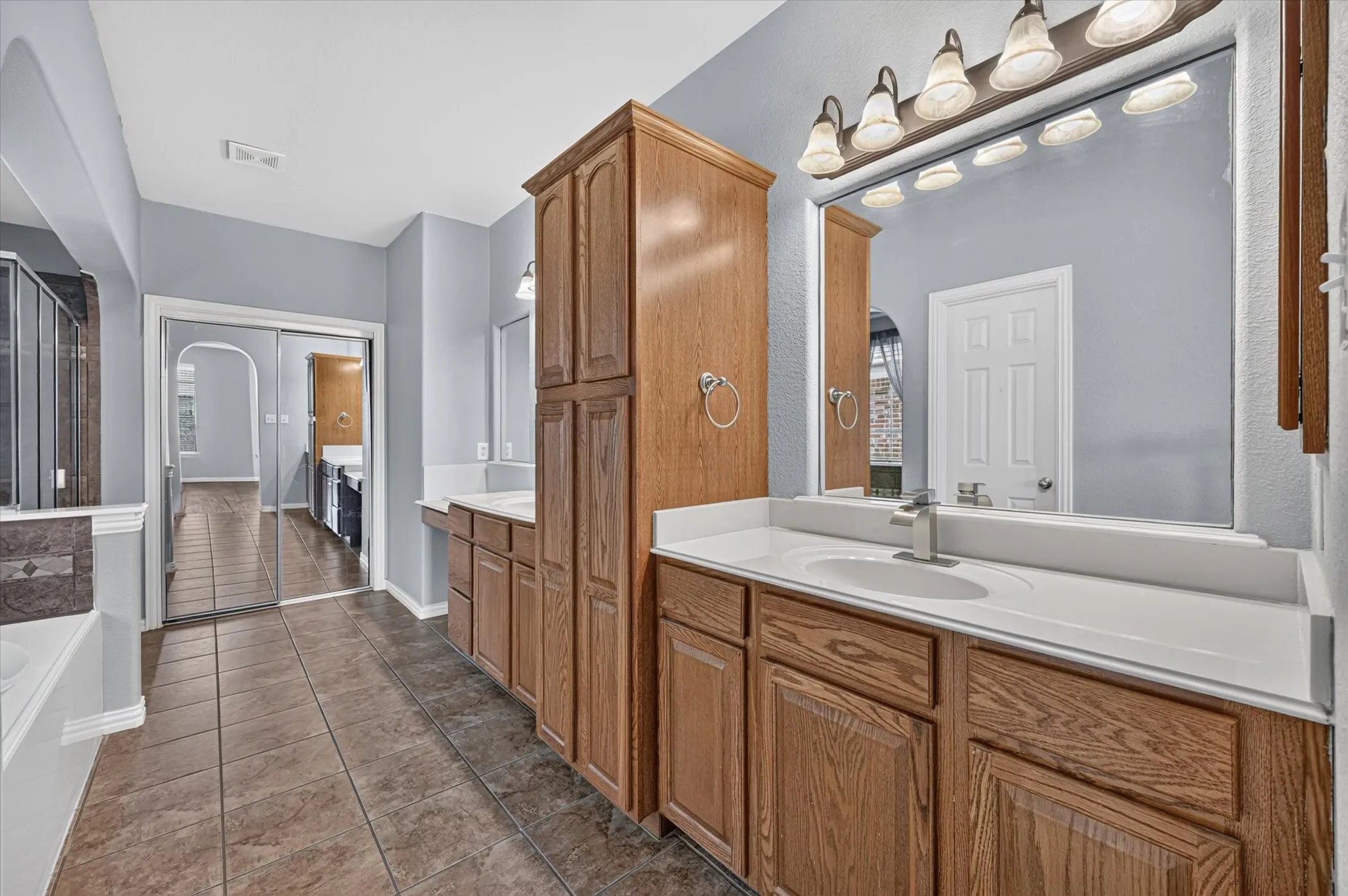 Single Family Residence For Sale in Tarrant County , 10341 Brunston Road, Fort Worth, Texas 76244, 6 Bedroom, 5 Bathroom, 3 Garage spaces, 4,266 Sqft, built in 2007, mls#21311552, Real Estate Agent in Fort Worth, Homes For Sale in Tarrant county, Homes For Sale in Fort Worth, Realtor in Fort Worth Texas, Real Estate Brokerage Independent Realty Texas, Luminita Cordes Realtor