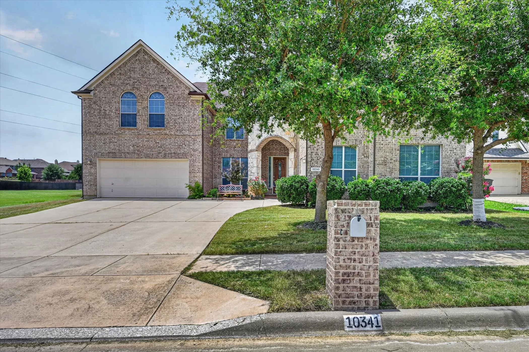 Single Family Residence For Sale in Tarrant County , 10341 Brunston Road, Fort Worth, Texas 76244, 6 Bedroom, 5 Bathroom, 3 Garage spaces, 4,266 Sqft, built in 2007, mls#21311552, Real Estate Agent in Fort Worth, Homes For Sale in Tarrant county, Homes For Sale in Fort Worth, Realtor in Fort Worth Texas, Real Estate Brokerage Independent Realty Texas, Luminita Cordes Realtor