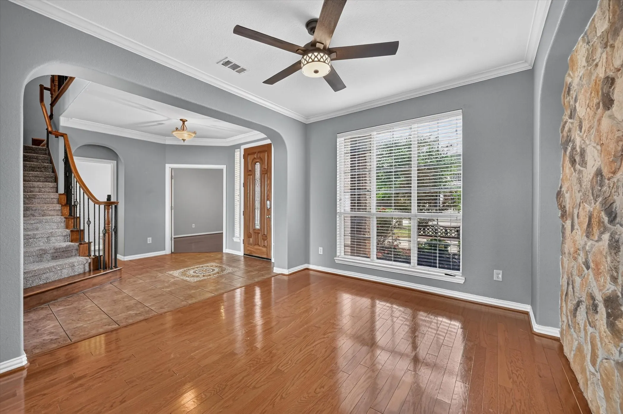 Single Family Residence For Sale in Tarrant County , 10341 Brunston Road, Fort Worth, Texas 76244, 6 Bedroom, 5 Bathroom, 3 Garage spaces, 4,266 Sqft, built in 2007, mls#21311552, Real Estate Agent in Fort Worth, Homes For Sale in Tarrant county, Homes For Sale in Fort Worth, Realtor in Fort Worth Texas, Real Estate Brokerage Independent Realty Texas, Luminita Cordes Realtor