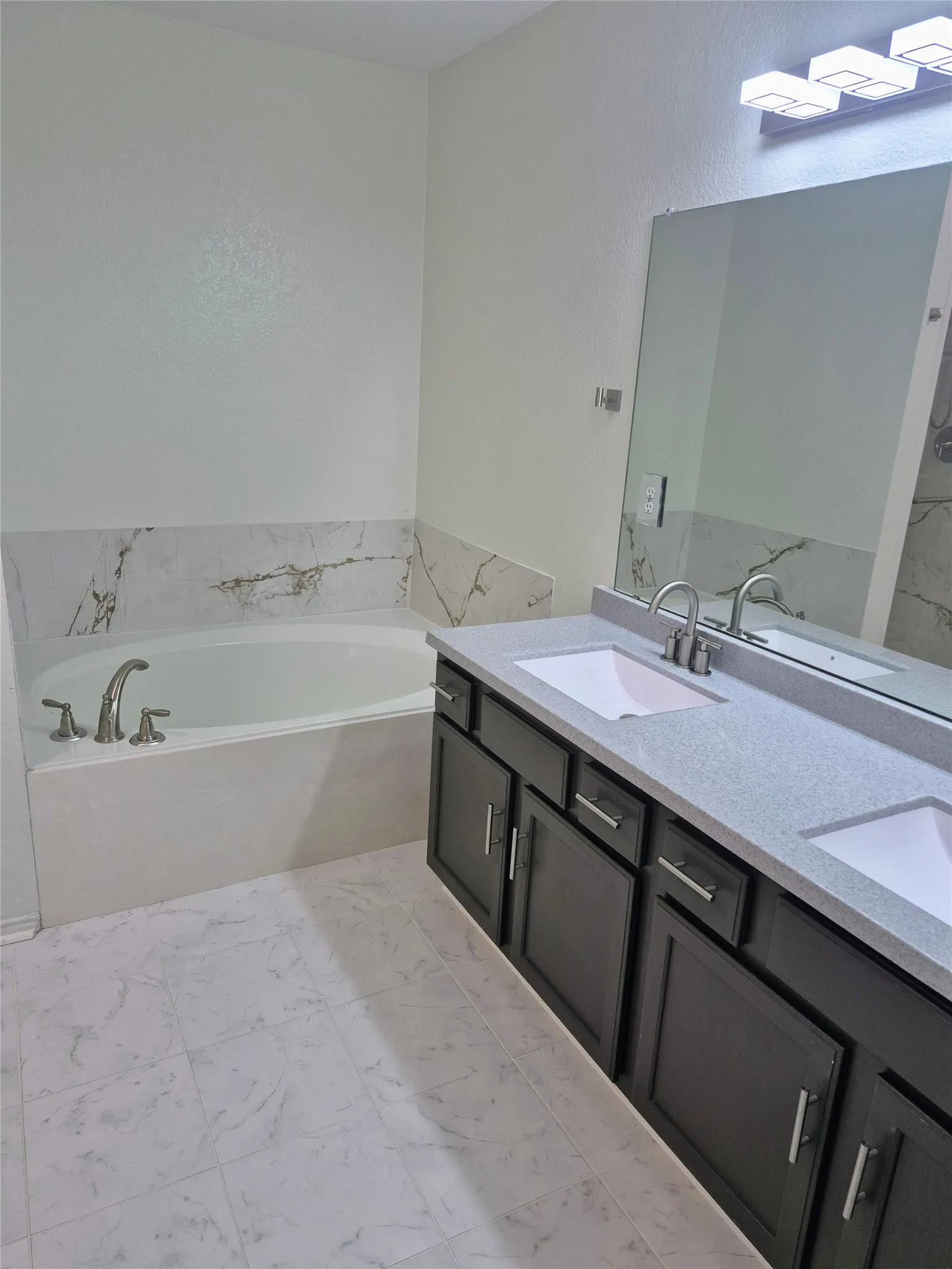 Single Family Residence For Sale in Denton County , 4143 Sun King Lane, Frisco, Texas 75033, 3 Bedroom, 2 Bathroom, 2 Garage spaces, 2,184 Sqft, built in 2004, mls#21308852, Real Estate Agent in Frisco, Homes For Sale in Denton county, Homes For Sale in Frisco, Realtor in Frisco Texas, Real Estate Brokerage Independent Realty Texas, Luminita Cordes Realtor