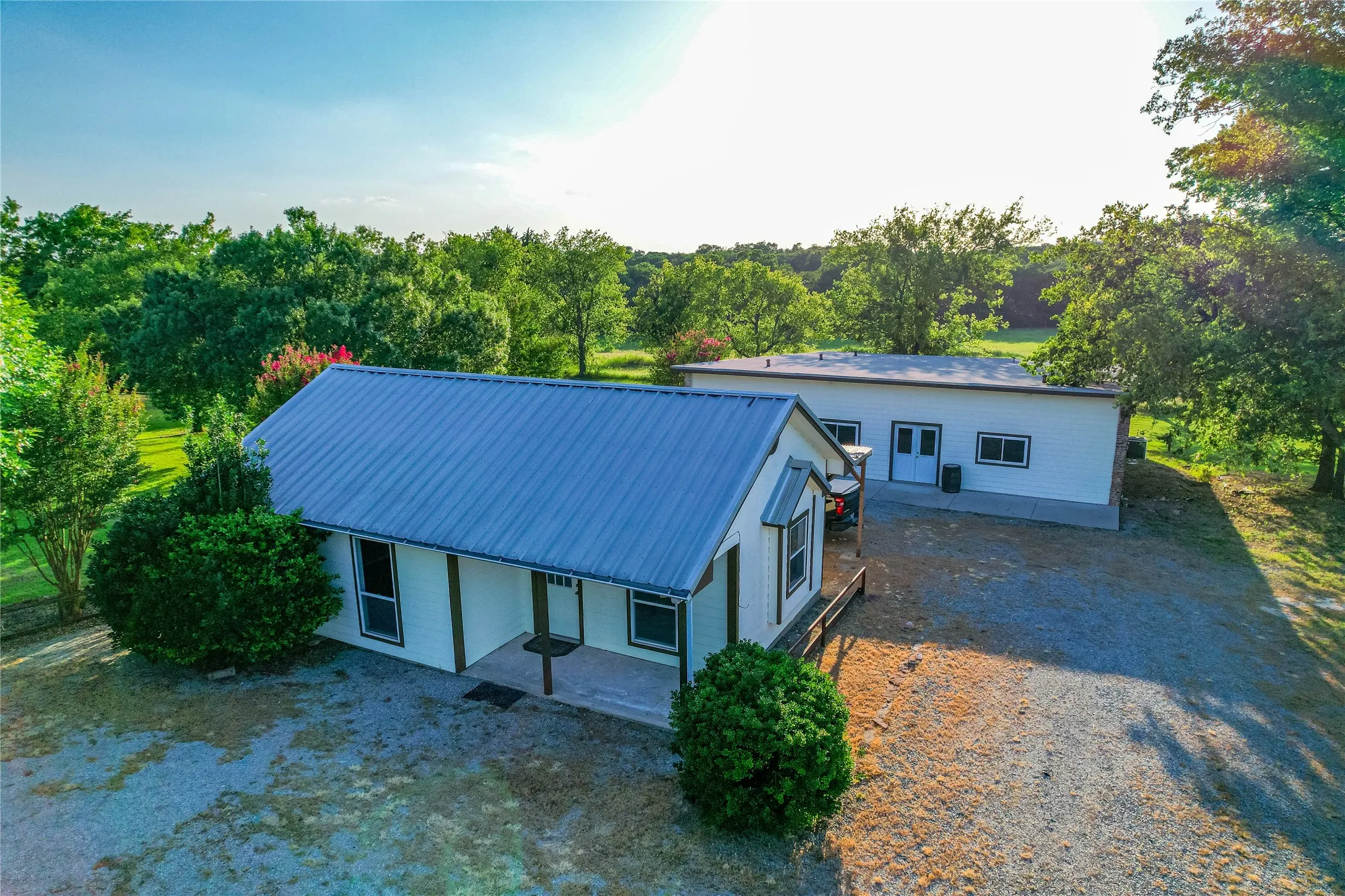 Farm For Sale in Grayson County , 1922 A Bethel Cannon Road, Whitewright, Texas 75491, 4 Bedrooms, 5 Bathrooms, 2 Garage spaces, 5,912 Sqft, built in 2017, Price $3,900,000, mls#21310701, Real Estate Agent in Whitewright, Homes For Sale in Grayson county, Homes For Sale in Whitewright, Realtor in Whitewright Texas, Real Estate Brokerage Independent Realty Texas, Luminita Cordes Realtor