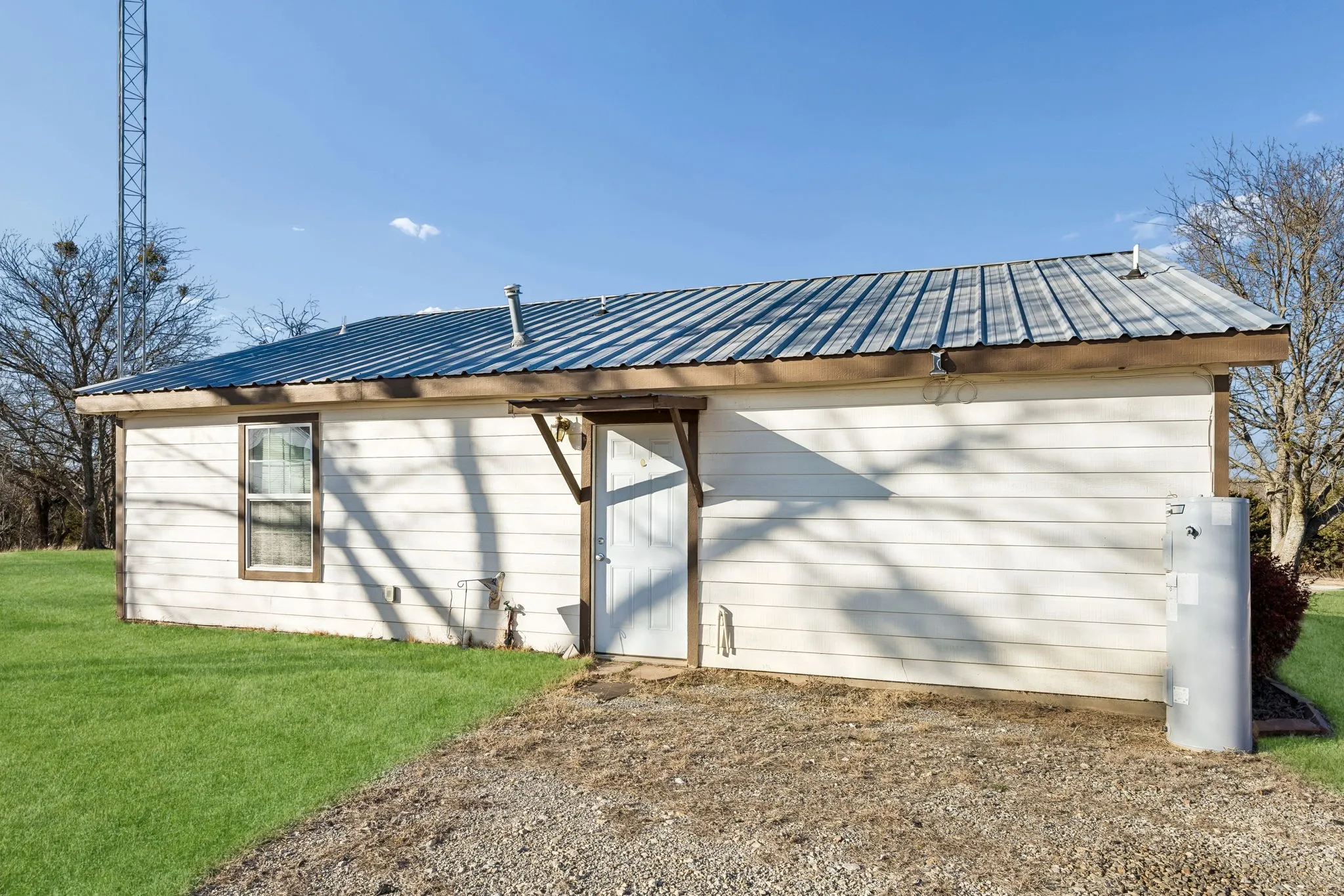 Farm For Sale in Grayson County , 1922 A Bethel Cannon Road, Whitewright, Texas 75491, 4 Bedrooms, 5 Bathrooms, 2 Garage spaces, 5,912 Sqft, built in 2017, Price $3,900,000, mls#21310701, Real Estate Agent in Whitewright, Homes For Sale in Grayson county, Homes For Sale in Whitewright, Realtor in Whitewright Texas, Real Estate Brokerage Independent Realty Texas, Luminita Cordes Realtor