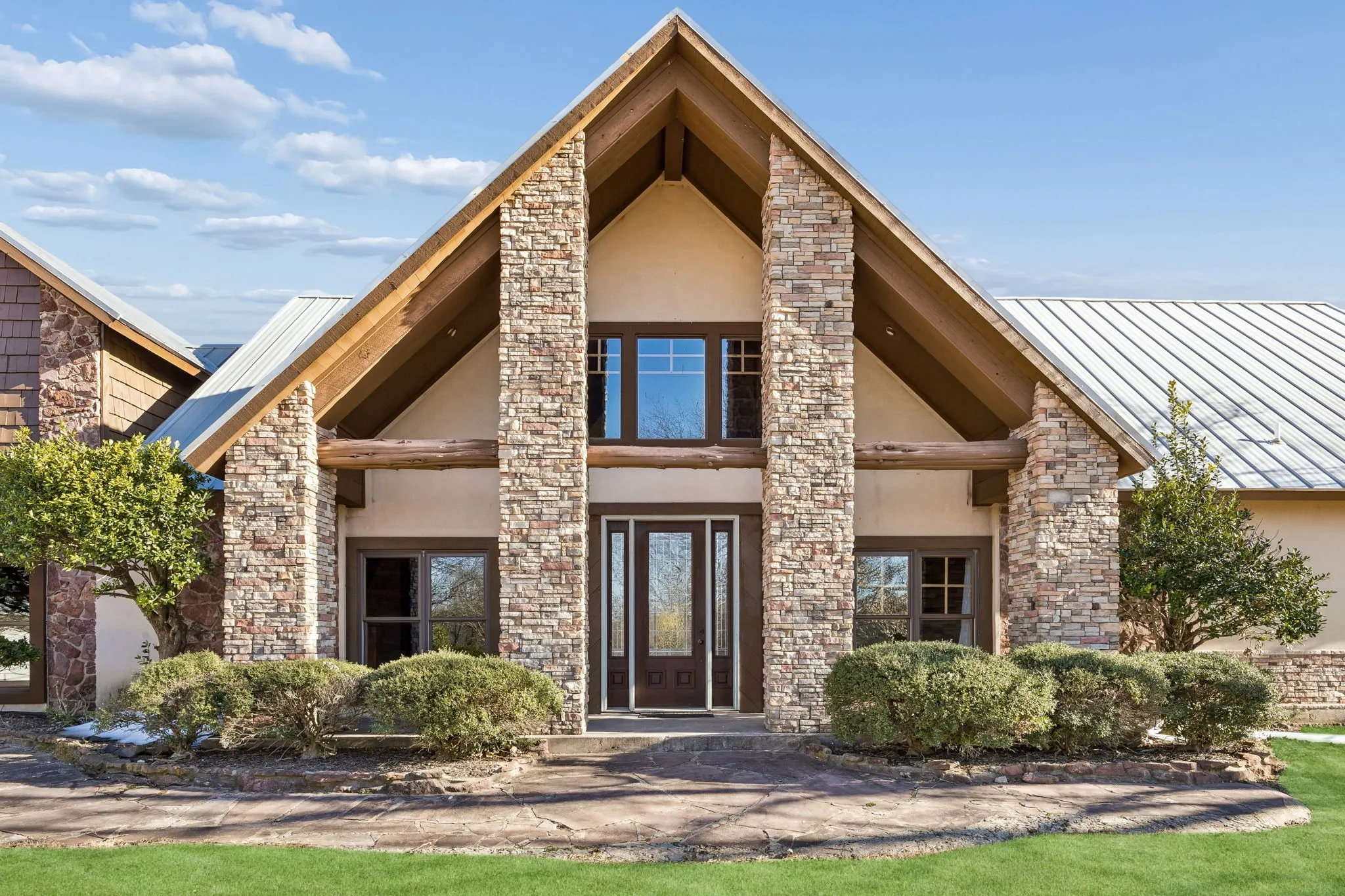 Farm For Sale in Grayson County , 1922 A Bethel Cannon Road, Whitewright, Texas 75491, 4 Bedrooms, 5 Bathrooms, 2 Garage spaces, 5,912 Sqft, built in 2017, Price $3,900,000, mls#21310701, Real Estate Agent in Whitewright, Homes For Sale in Grayson county, Homes For Sale in Whitewright, Realtor in Whitewright Texas, Real Estate Brokerage Independent Realty Texas, Luminita Cordes Realtor