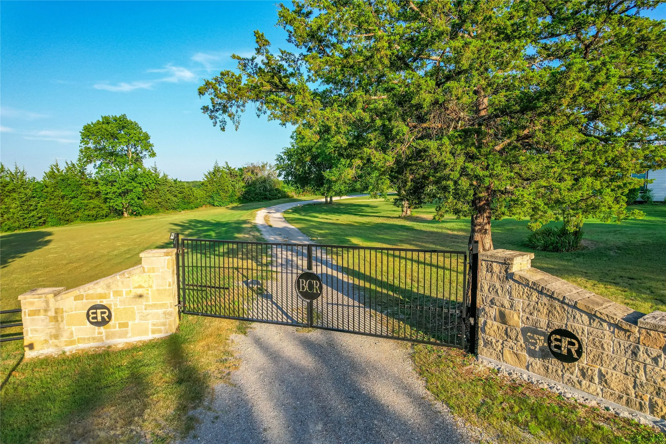 Farm For Sale in Grayson County , 1922 A Bethel Cannon Road, Whitewright, Texas 75491, 4 Bedrooms, 5 Bathrooms, 2 Garage spaces, 5,912 Sqft, built in 2017, Price $3,900,000, mls#21310701, Real Estate Agent in Whitewright, Homes For Sale in Grayson county, Homes For Sale in Whitewright, Realtor in Whitewright Texas, Real Estate Brokerage Independent Realty Texas, Luminita Cordes Realtor