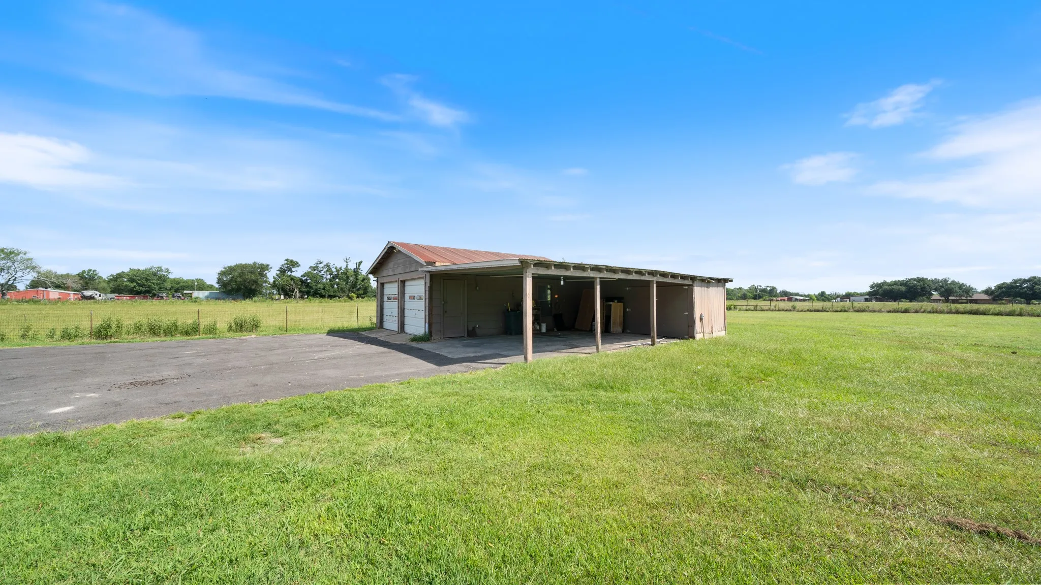 Single Family Residence For Sale in Van Zandt County , 20530 State Highway 64, Canton, Texas 75103, 4 Bedroom, 4 Bathroom, Garage spaces, 2,480 Sqft, built in 1965, mls#21309282, Real Estate Agent in Canton, Homes For Sale in Van Zandt county, Homes For Sale in Canton, Realtor in Canton Texas, Real Estate Brokerage Independent Realty Texas, Luminita Cordes Realtor