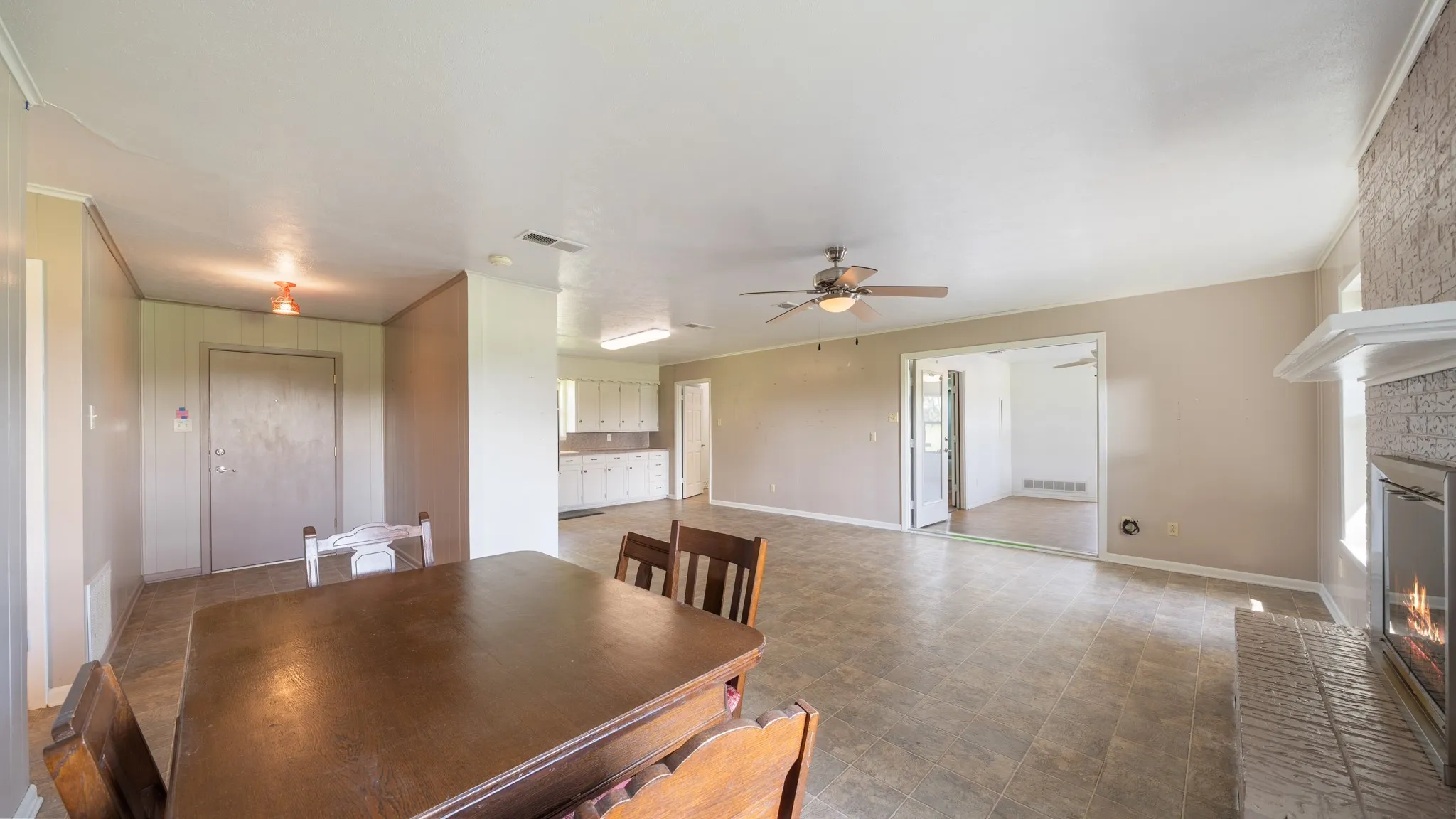 Single Family Residence For Sale in Van Zandt County , 20530 State Highway 64, Canton, Texas 75103, 4 Bedroom, 4 Bathroom, Garage spaces, 2,480 Sqft, built in 1965, mls#21309282, Real Estate Agent in Canton, Homes For Sale in Van Zandt county, Homes For Sale in Canton, Realtor in Canton Texas, Real Estate Brokerage Independent Realty Texas, Luminita Cordes Realtor