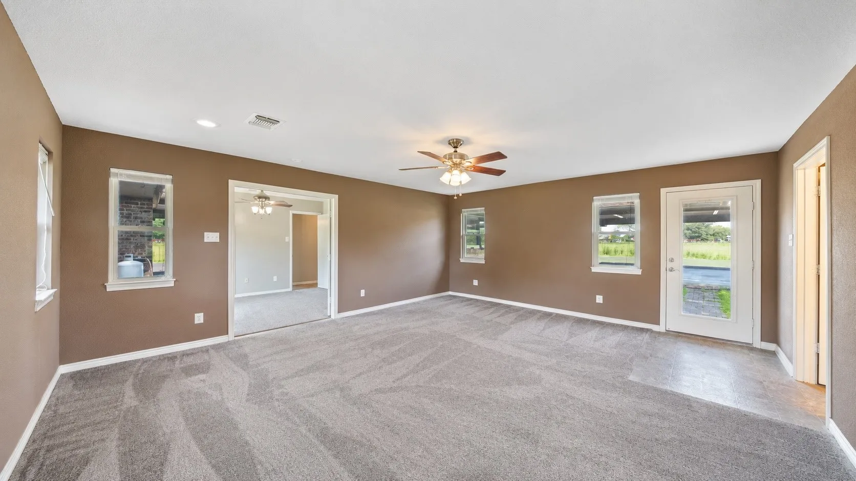 Single Family Residence For Sale in Van Zandt County , 20530 State Highway 64, Canton, Texas 75103, 4 Bedroom, 4 Bathroom, Garage spaces, 2,480 Sqft, built in 1965, mls#21309282, Real Estate Agent in Canton, Homes For Sale in Van Zandt county, Homes For Sale in Canton, Realtor in Canton Texas, Real Estate Brokerage Independent Realty Texas, Luminita Cordes Realtor