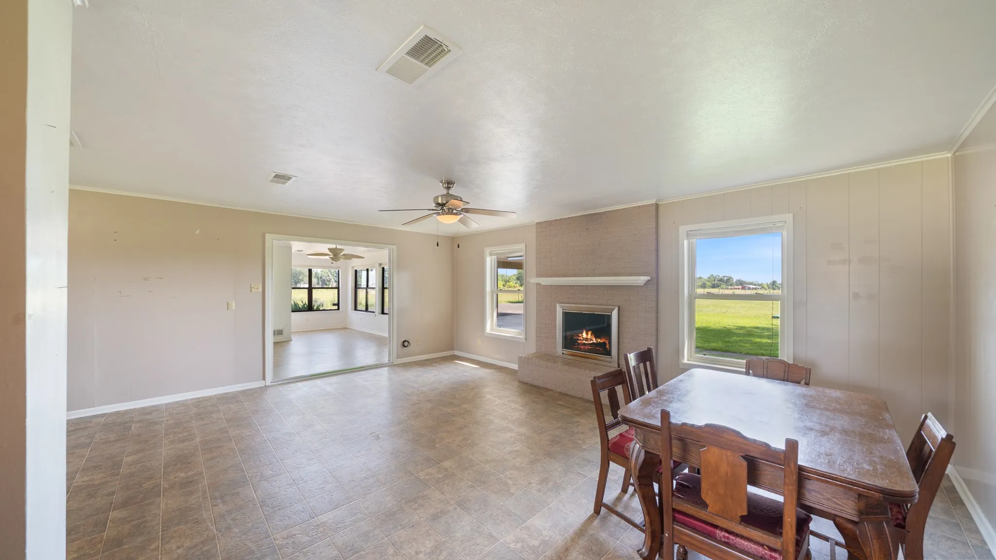 Single Family Residence For Sale in Van Zandt County , 20530 State Highway 64, Canton, Texas 75103, 4 Bedroom, 4 Bathroom, Garage spaces, 2,480 Sqft, built in 1965, mls#21309282, Real Estate Agent in Canton, Homes For Sale in Van Zandt county, Homes For Sale in Canton, Realtor in Canton Texas, Real Estate Brokerage Independent Realty Texas, Luminita Cordes Realtor