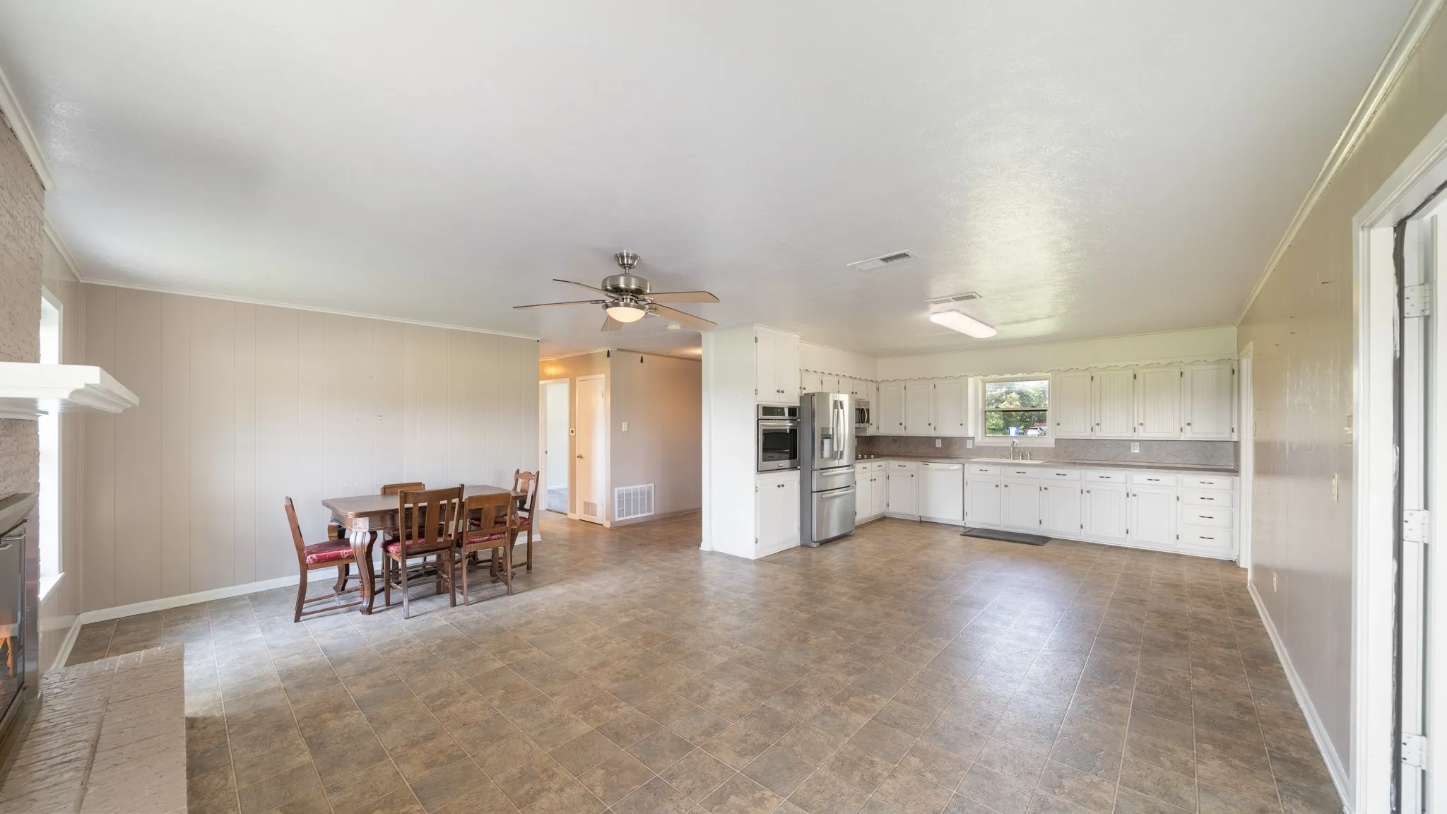 Single Family Residence For Sale in Van Zandt County , 20530 State Highway 64, Canton, Texas 75103, 4 Bedroom, 4 Bathroom, Garage spaces, 2,480 Sqft, built in 1965, mls#21309282, Real Estate Agent in Canton, Homes For Sale in Van Zandt county, Homes For Sale in Canton, Realtor in Canton Texas, Real Estate Brokerage Independent Realty Texas, Luminita Cordes Realtor