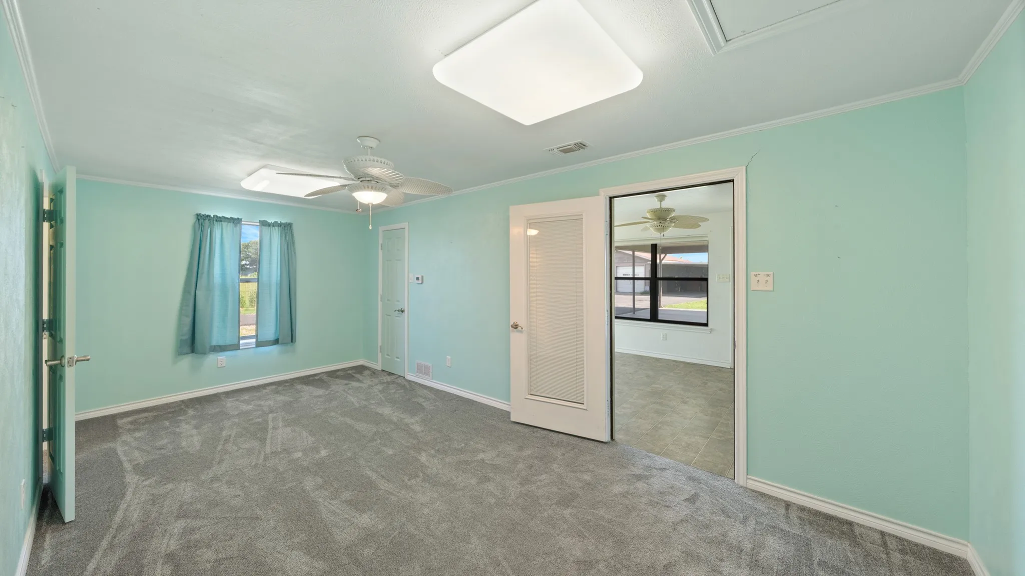 Single Family Residence For Sale in Van Zandt County , 20530 State Highway 64, Canton, Texas 75103, 4 Bedroom, 4 Bathroom, Garage spaces, 2,480 Sqft, built in 1965, mls#21309282, Real Estate Agent in Canton, Homes For Sale in Van Zandt county, Homes For Sale in Canton, Realtor in Canton Texas, Real Estate Brokerage Independent Realty Texas, Luminita Cordes Realtor