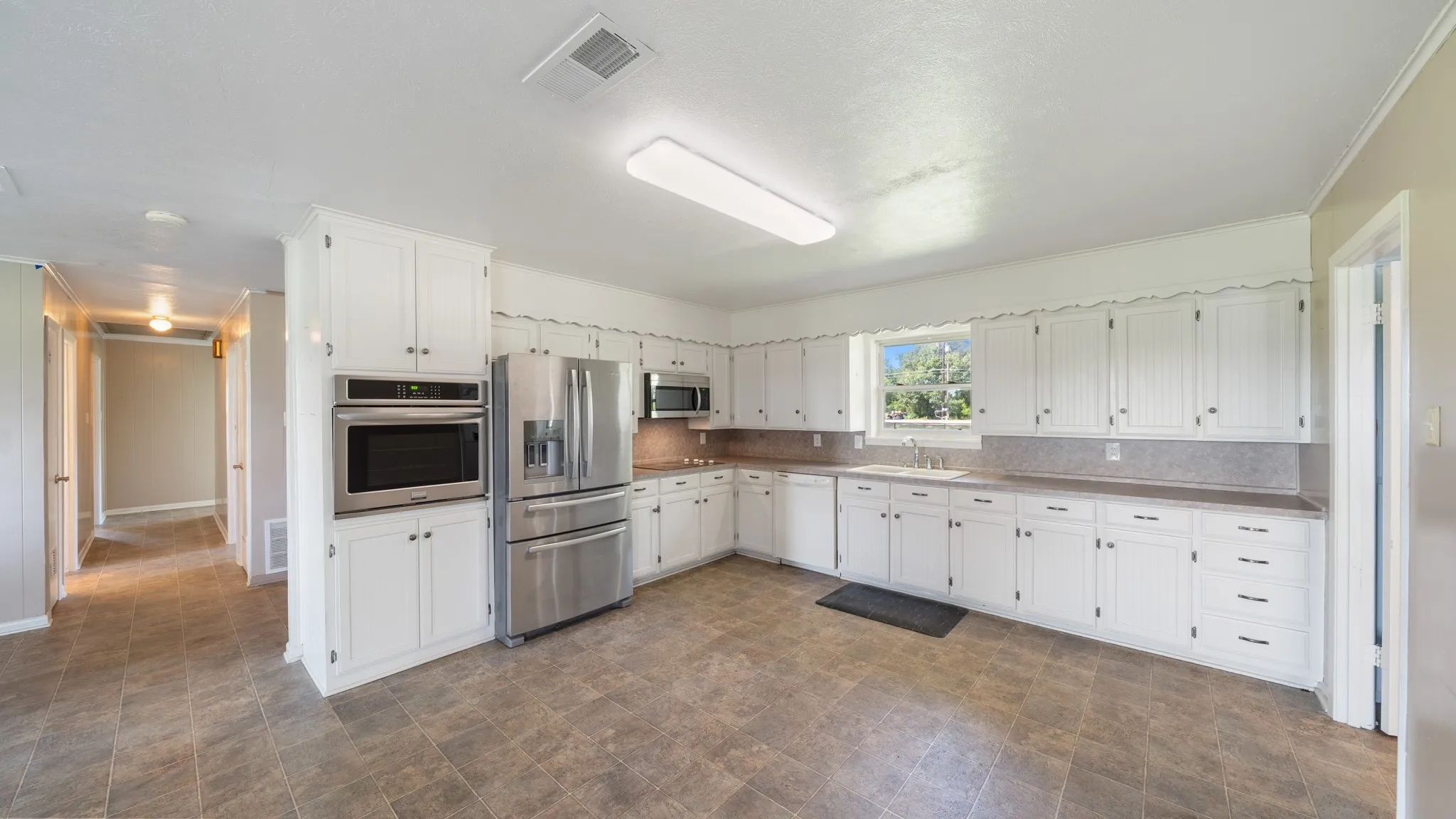 Single Family Residence For Sale in Van Zandt County , 20530 State Highway 64, Canton, Texas 75103, 4 Bedroom, 4 Bathroom, Garage spaces, 2,480 Sqft, built in 1965, mls#21309282, Real Estate Agent in Canton, Homes For Sale in Van Zandt county, Homes For Sale in Canton, Realtor in Canton Texas, Real Estate Brokerage Independent Realty Texas, Luminita Cordes Realtor