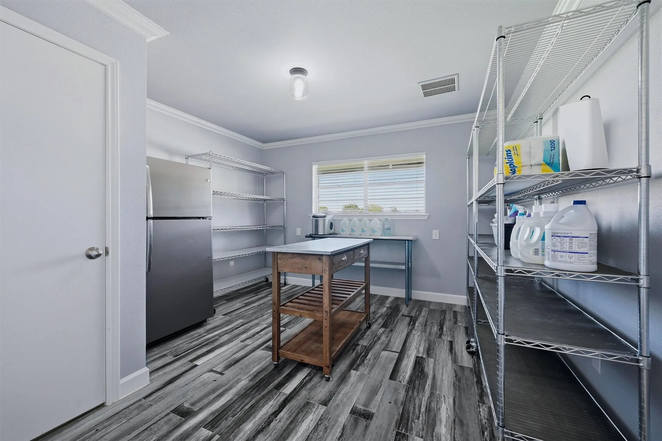 Storage area - can function as a 2nd pantry if desired.
